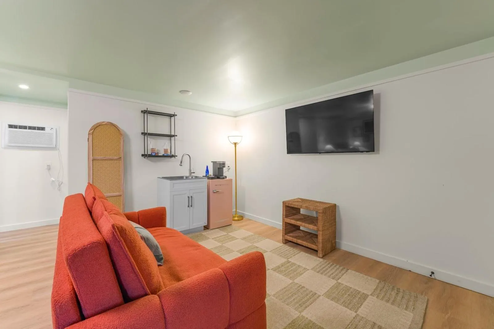 Kitchen or kitchenette in Ambler Hotel