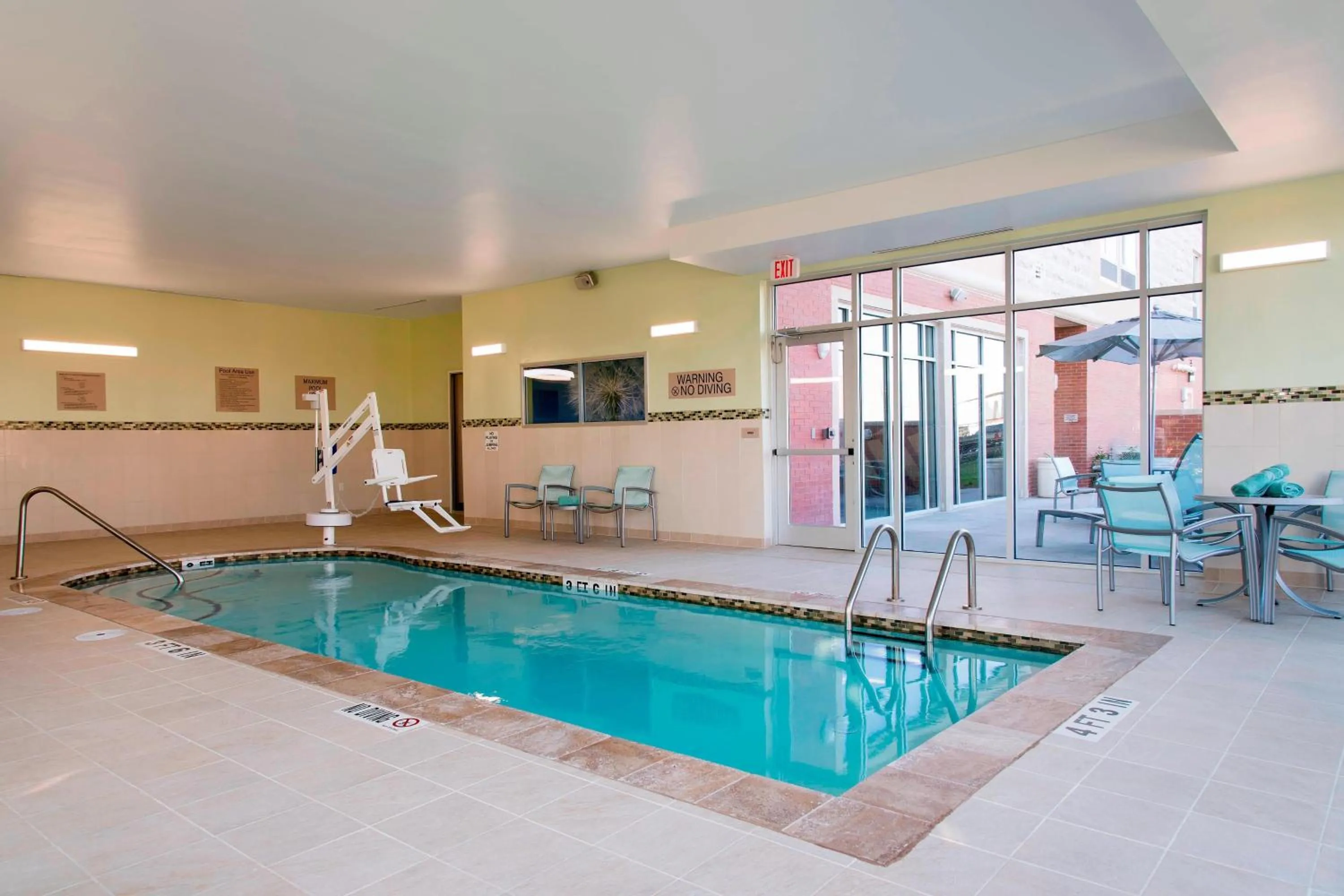 Swimming pool in SpringHill Suites Houston Sugarland