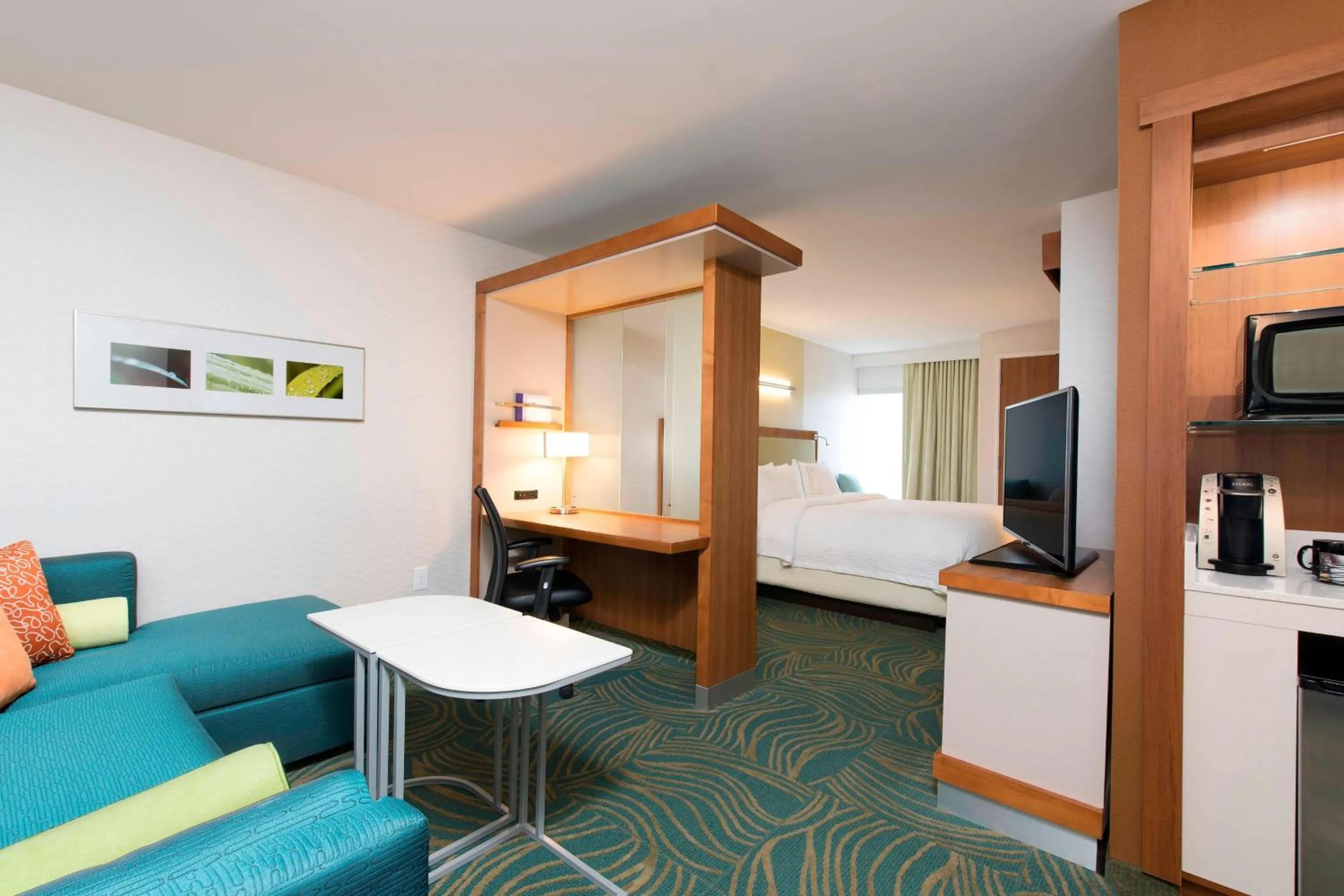 Living room, Bed in SpringHill Suites Houston Sugarland