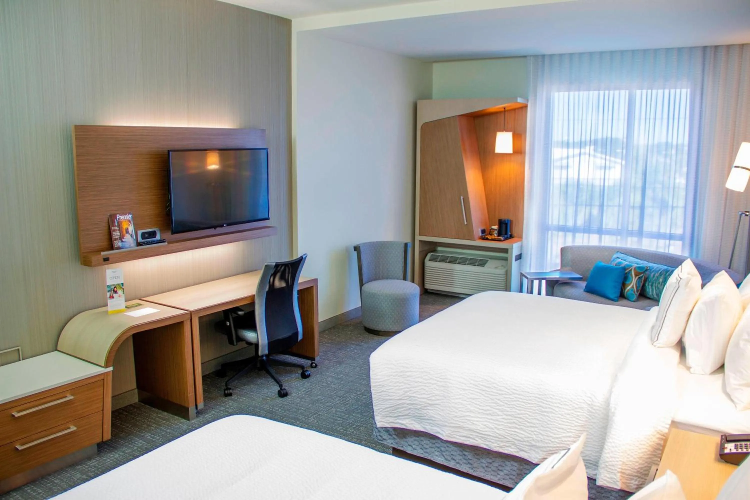 Photo of the whole room in Courtyard by Marriott Fort Walton Beach-West Destin