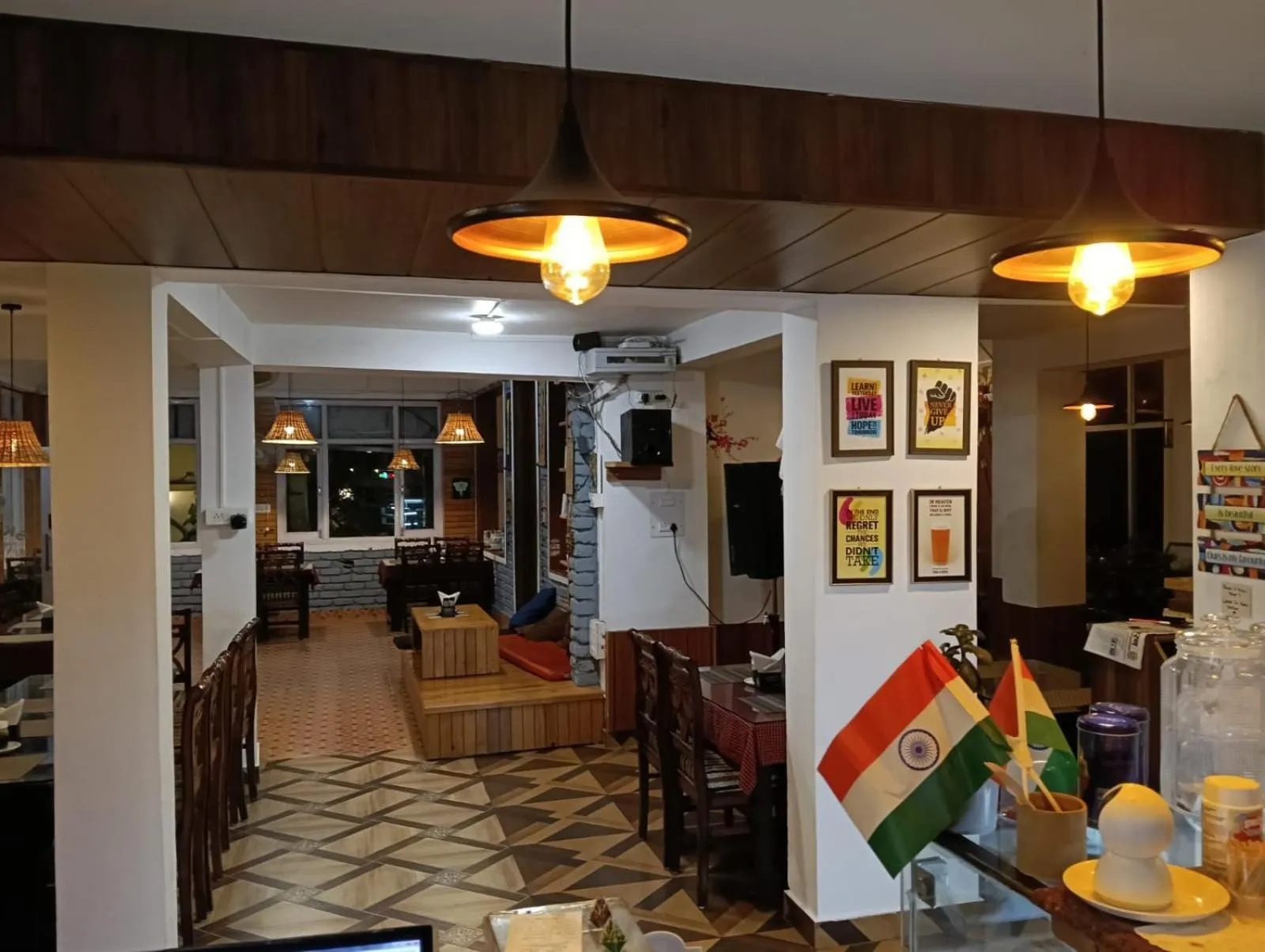 Restaurant/places to eat in Sky Pie hotel