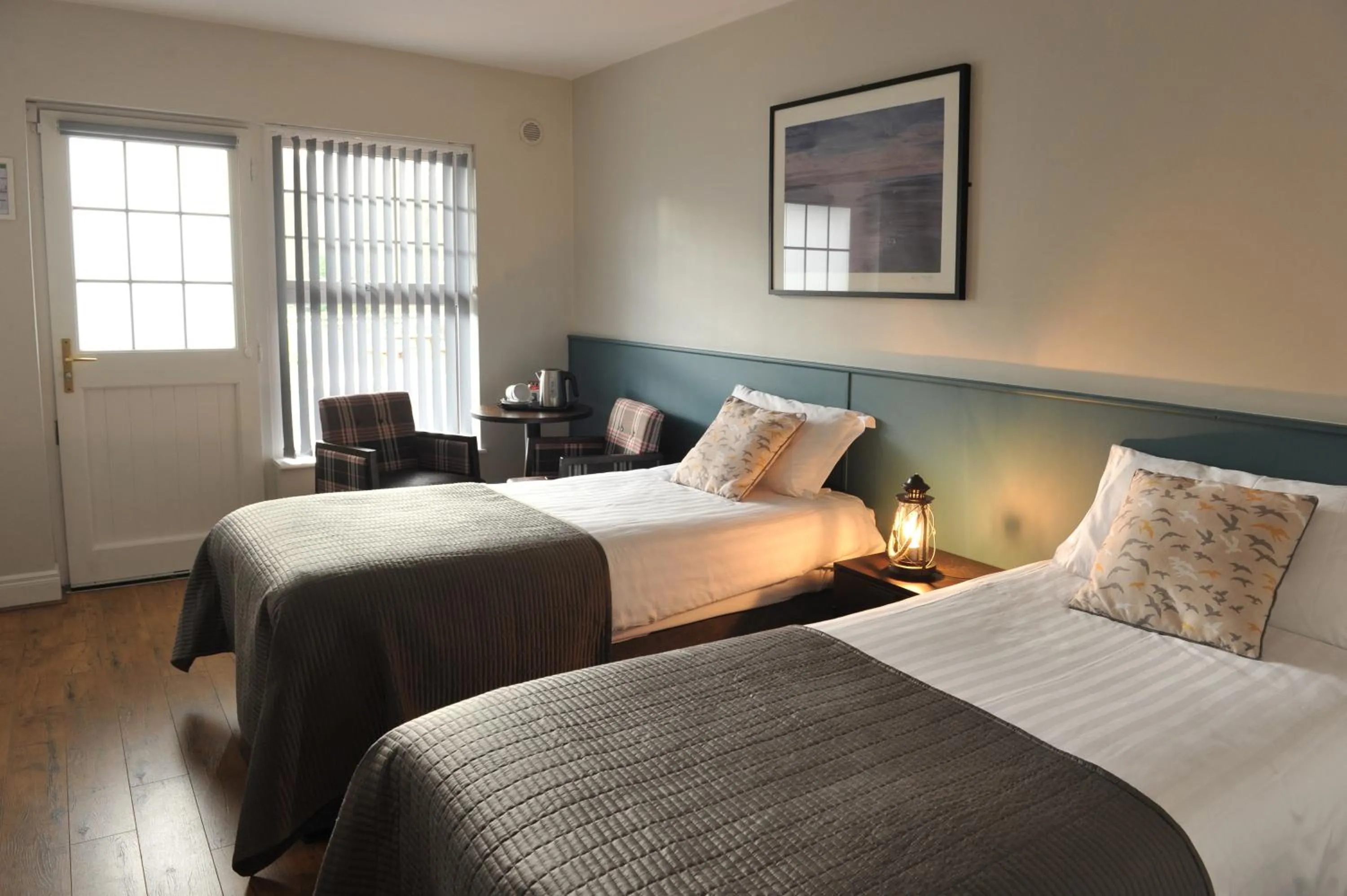 Photo of the whole room, Bed in The Gateway Lodge