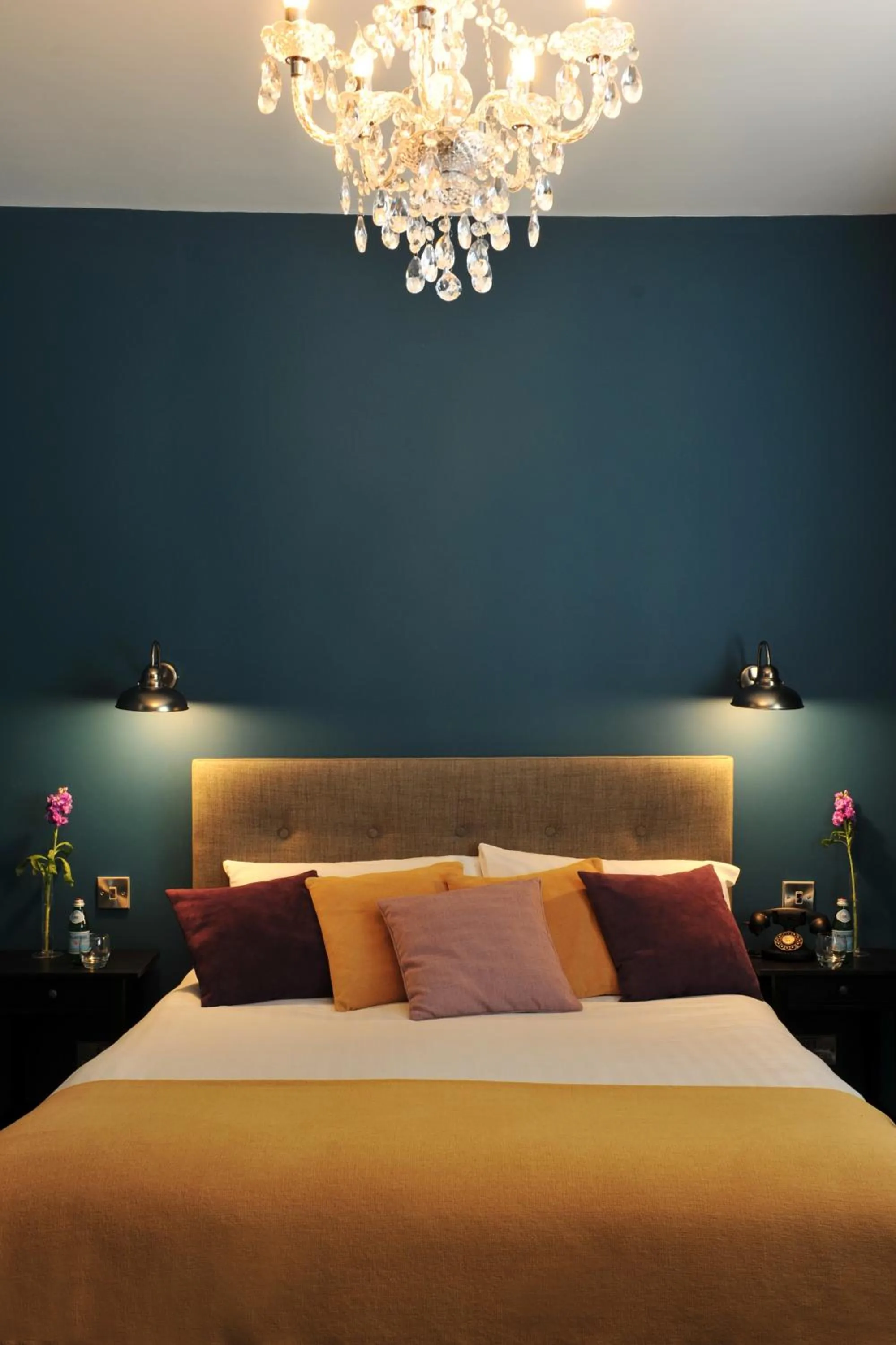 Bed in The Gateway Lodge