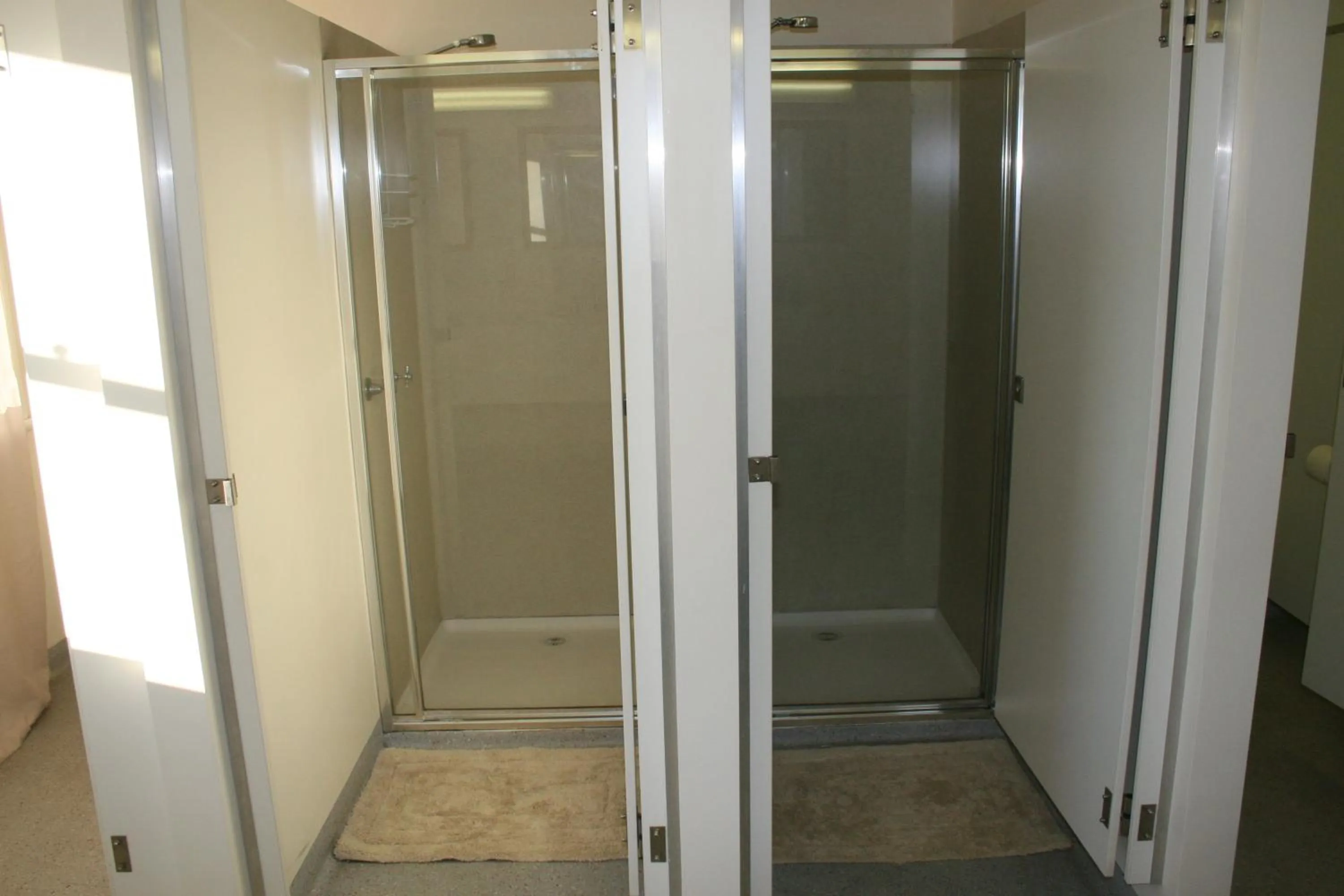 Shower in Arthouse Hostel