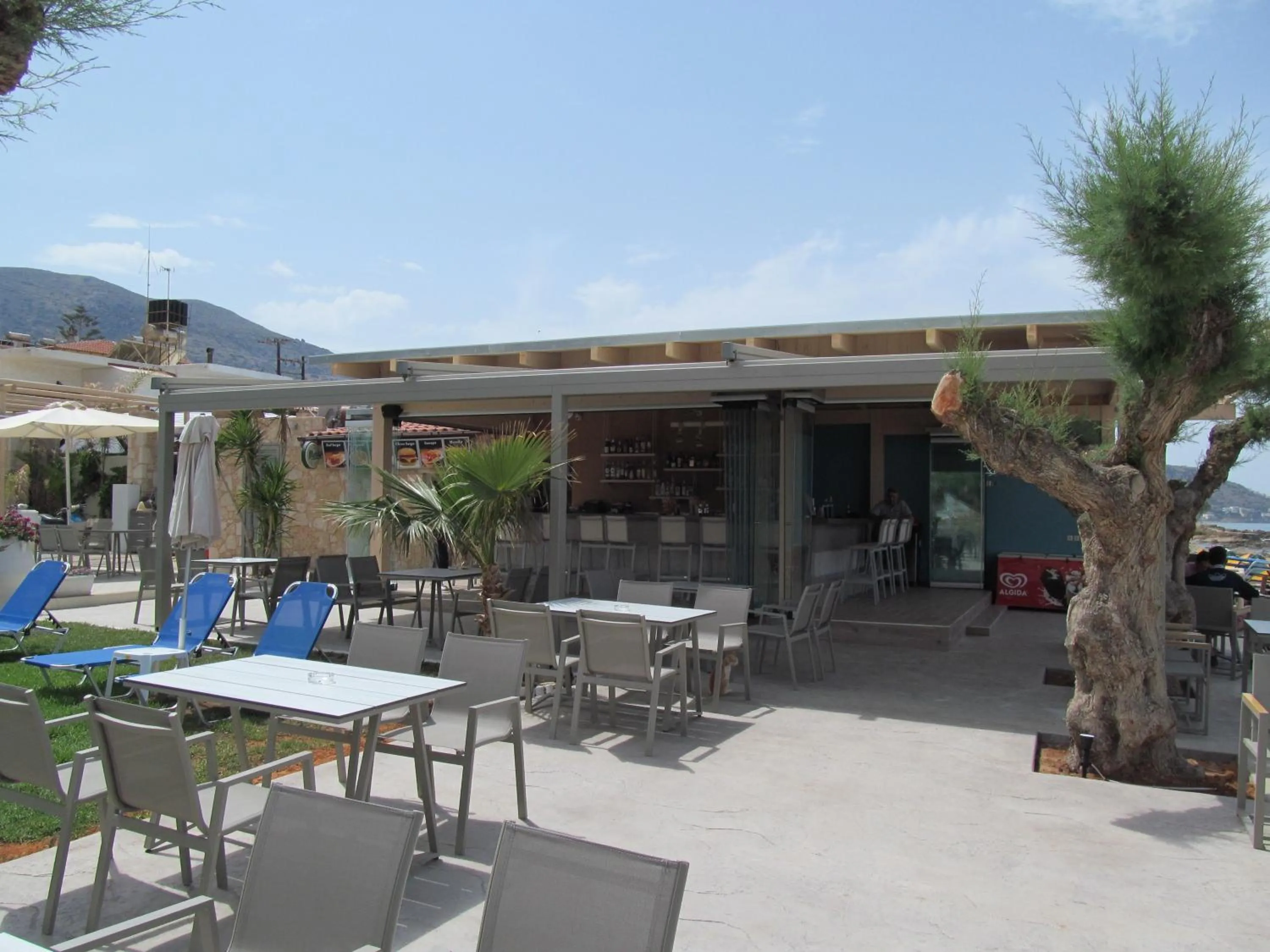 Restaurant/places to eat in Malliotakis Beach Hotel "by Checkin"