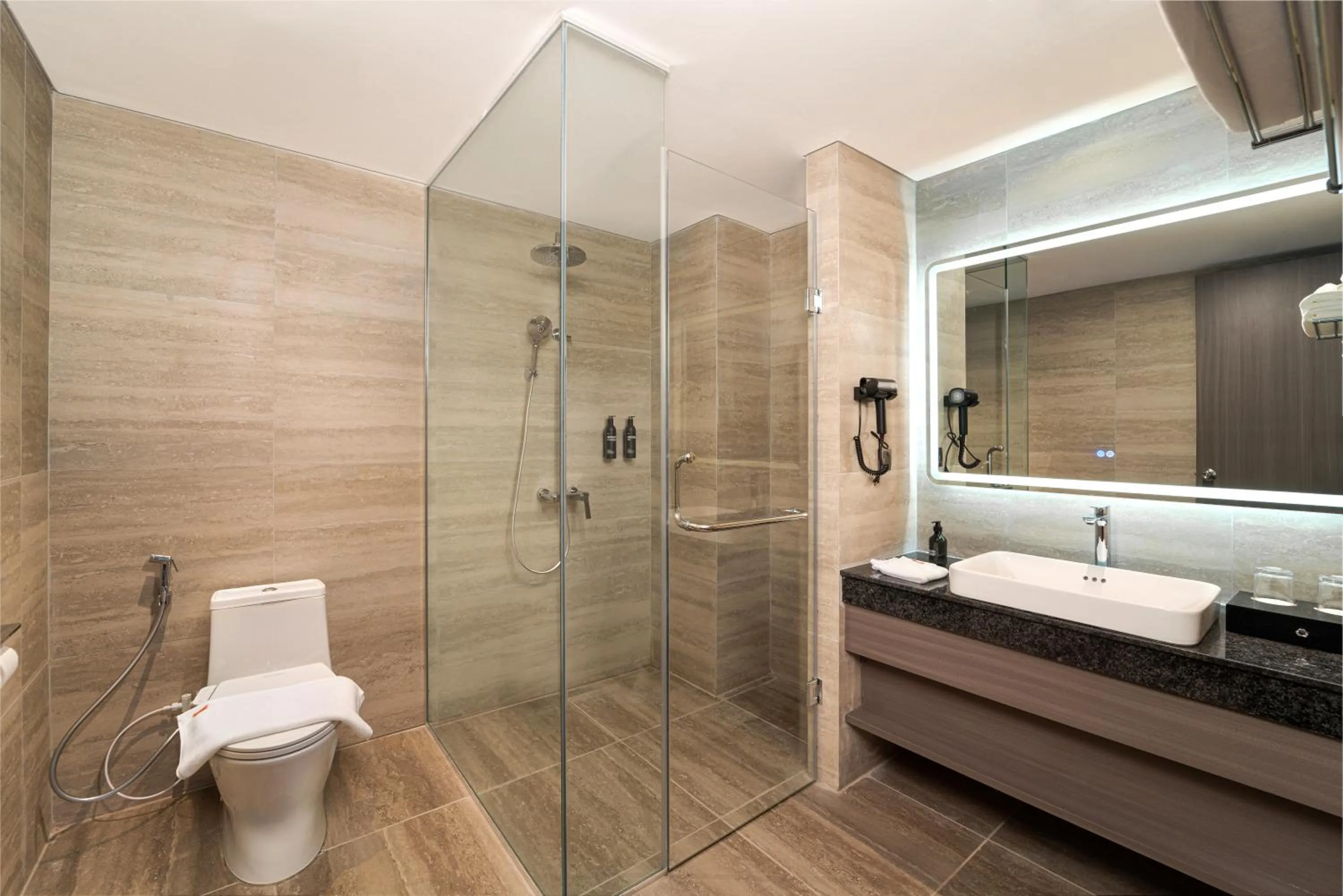 Bathroom in HARRIS Hotel & Suites Nagoya Batam