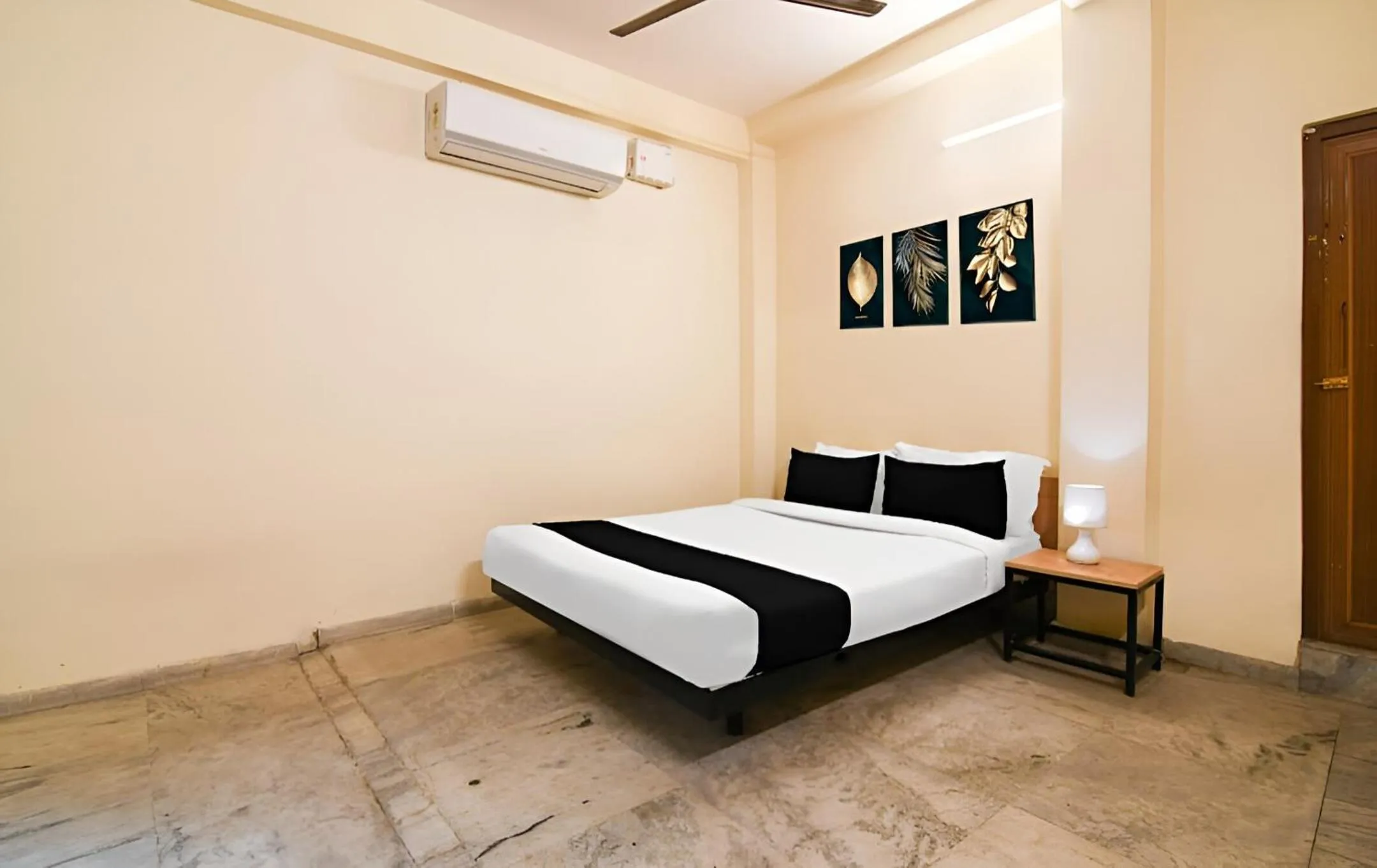 Bedroom, Bed in Super Hotel O Profulla Devi Guest House