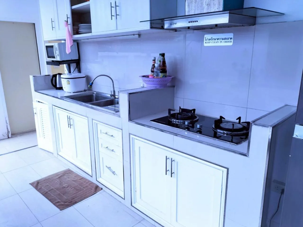 Kitchen or kitchenette in Hunter Hide Pool Villa