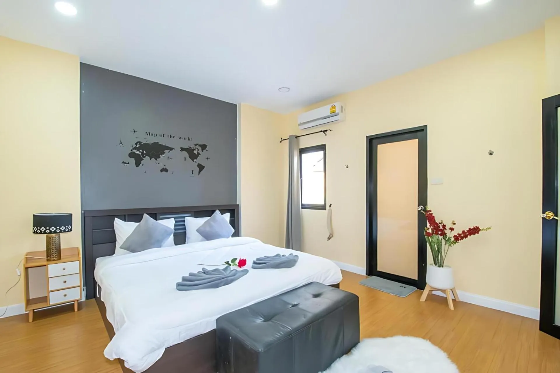 Bed in Hunter Hide Pool Villa