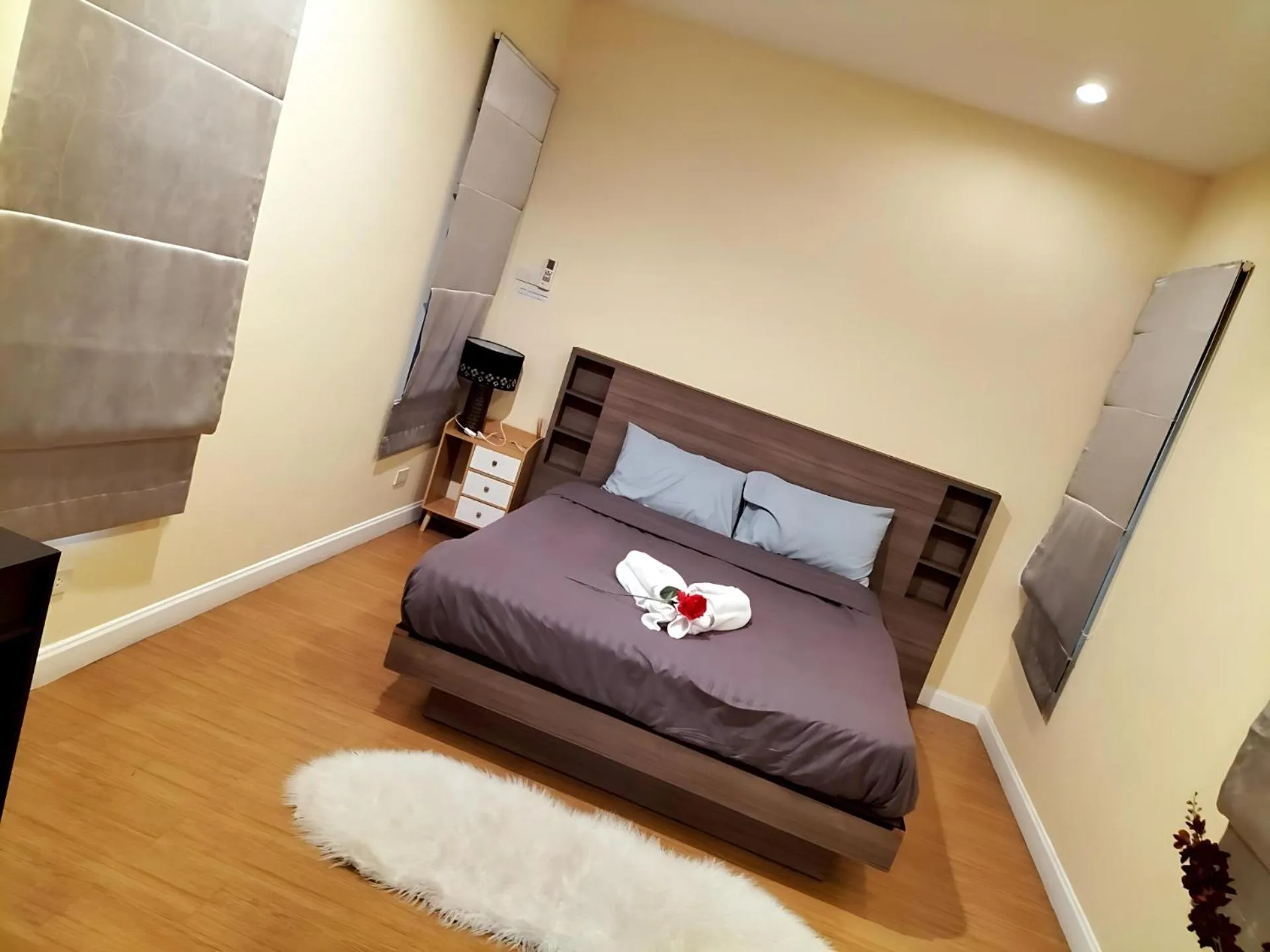 Bed in Hunter Hide Pool Villa