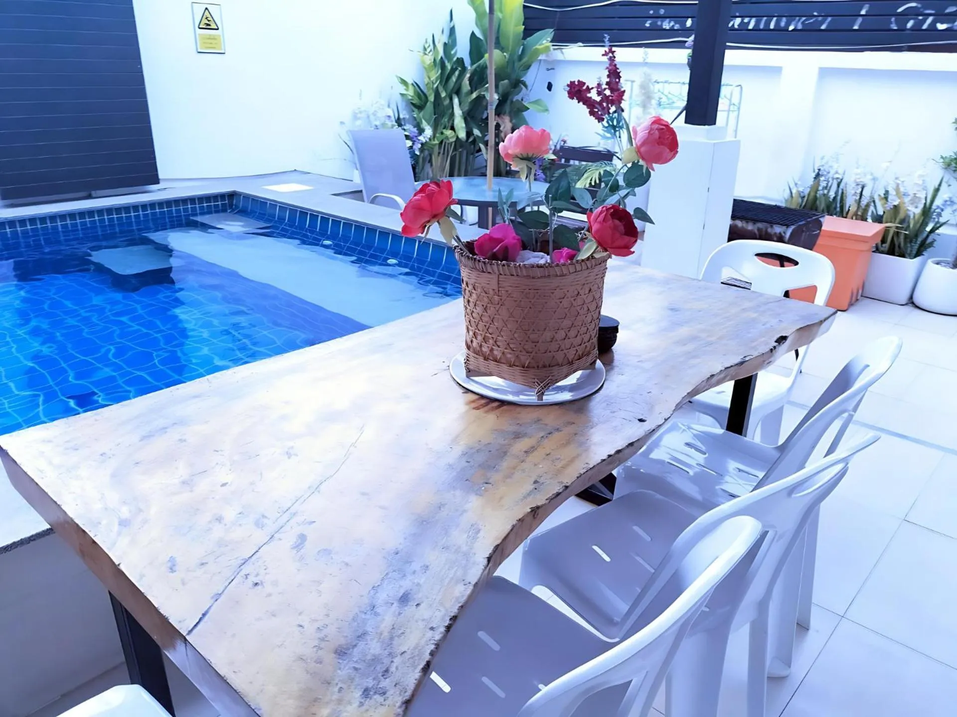 Dining area in Hunter Hide Pool Villa