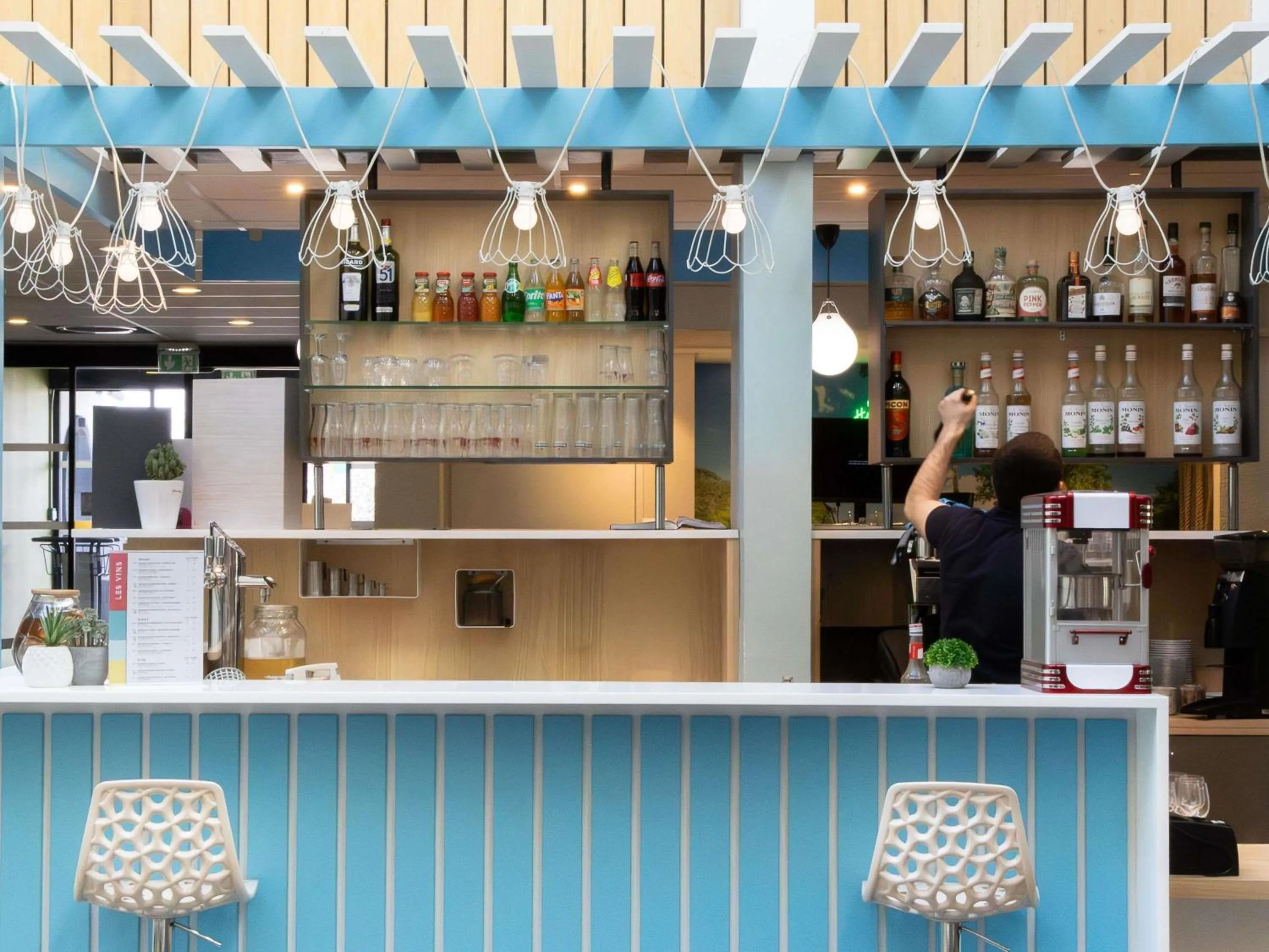 Lounge or bar in Ibis Styles Toulouse Labège