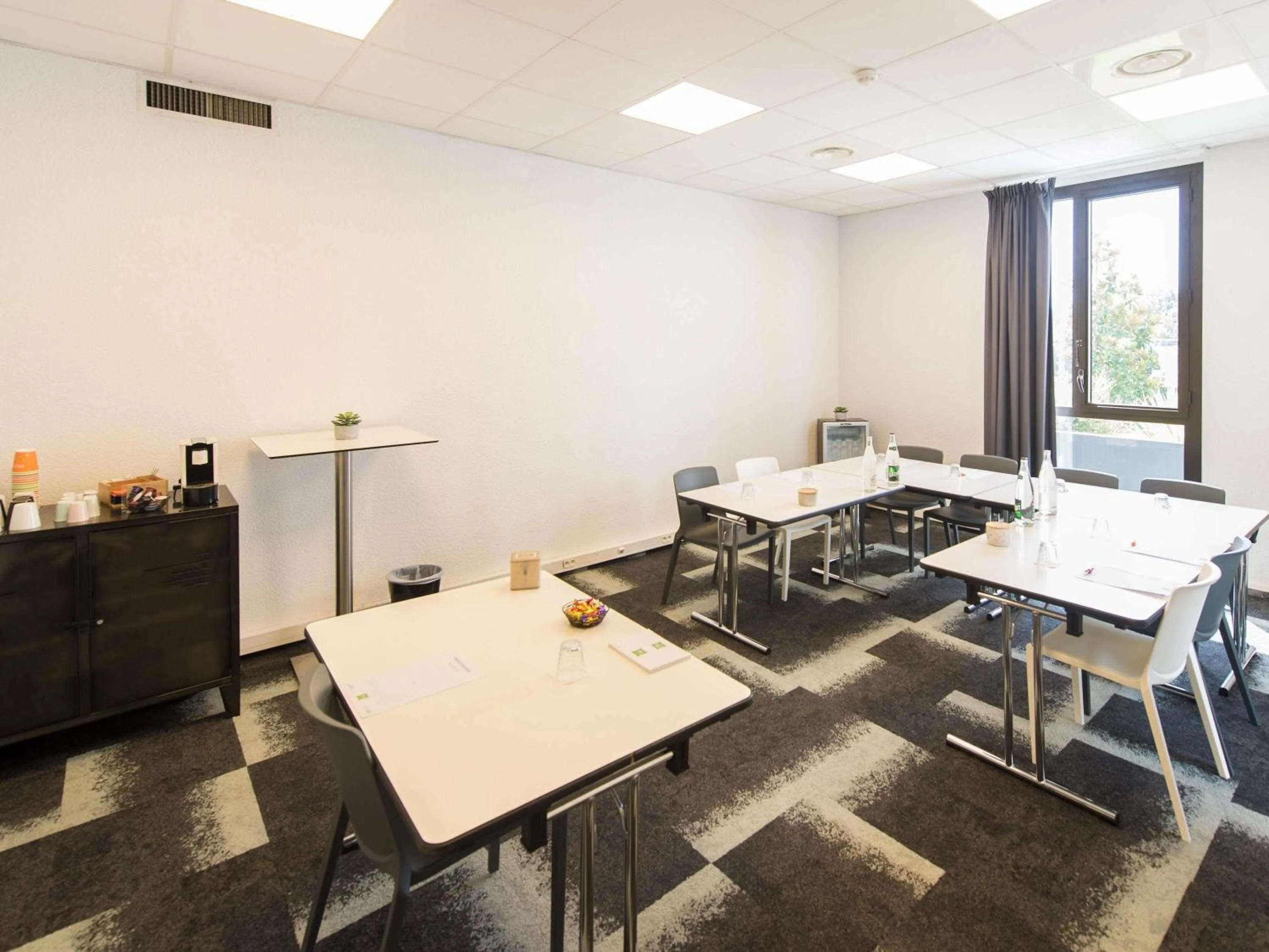 Meeting/conference room in Ibis Styles Toulouse Labège