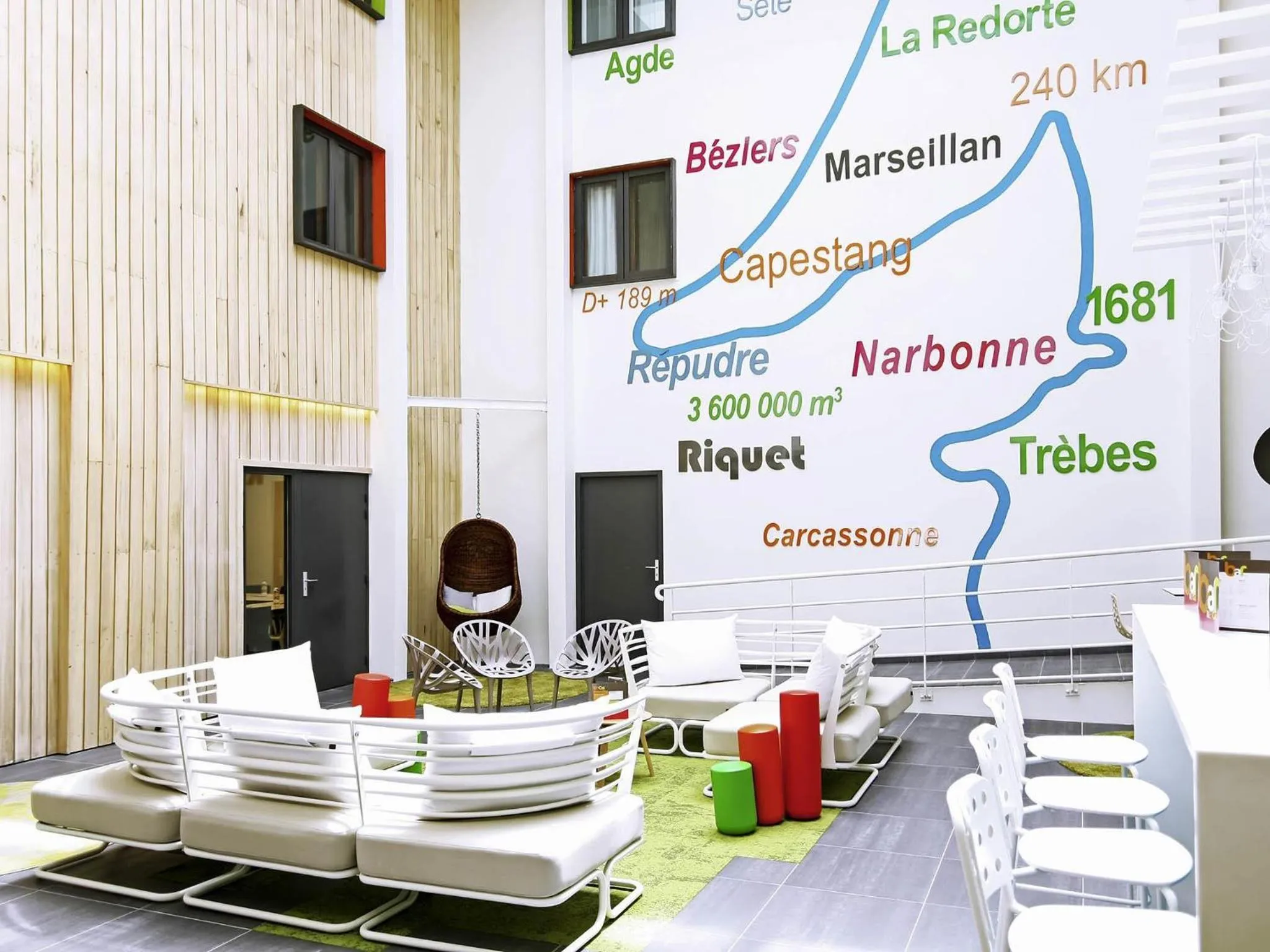 Lounge or bar in Ibis Styles Toulouse Labège