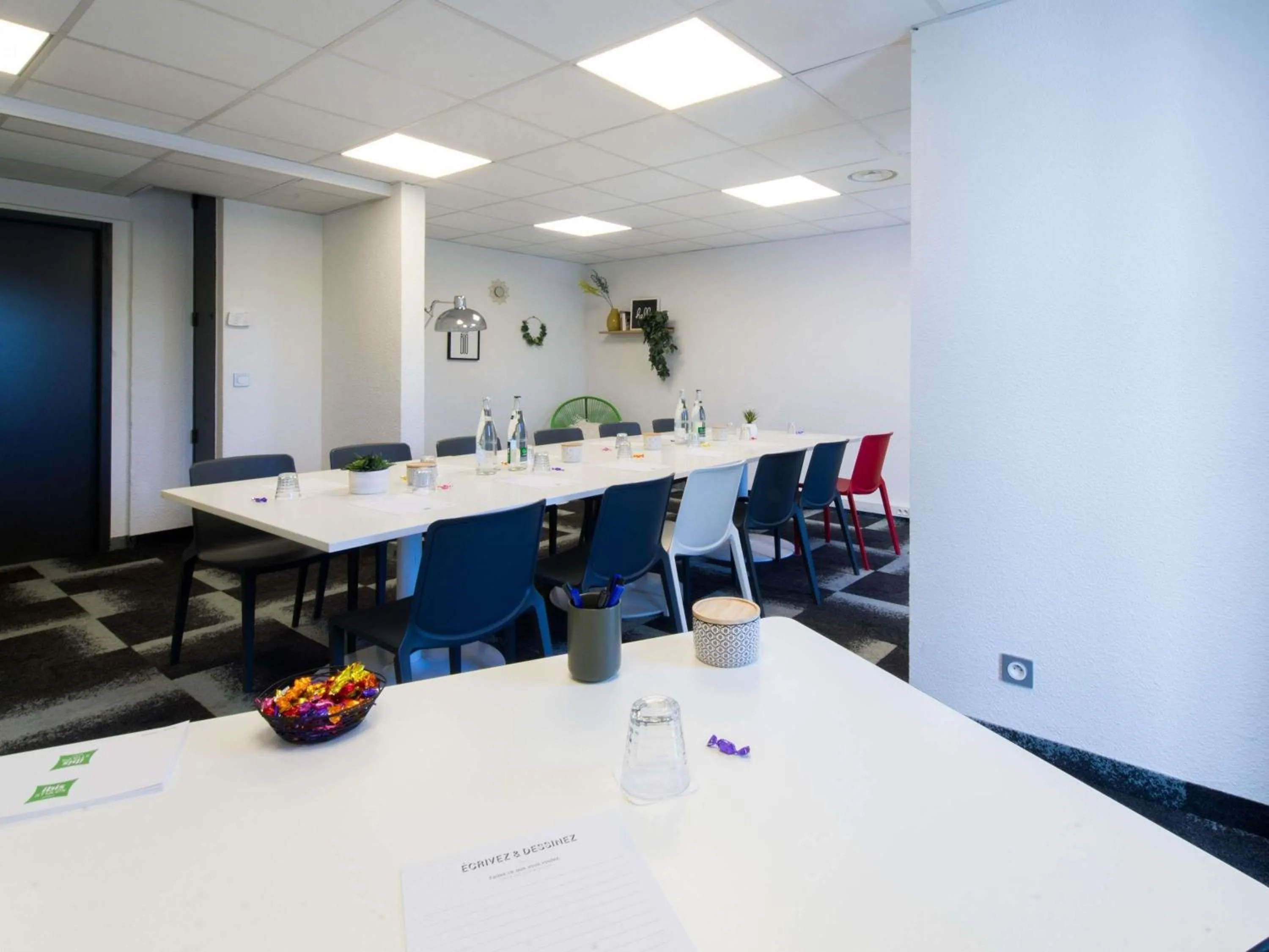 Meeting/conference room in Ibis Styles Toulouse Labège