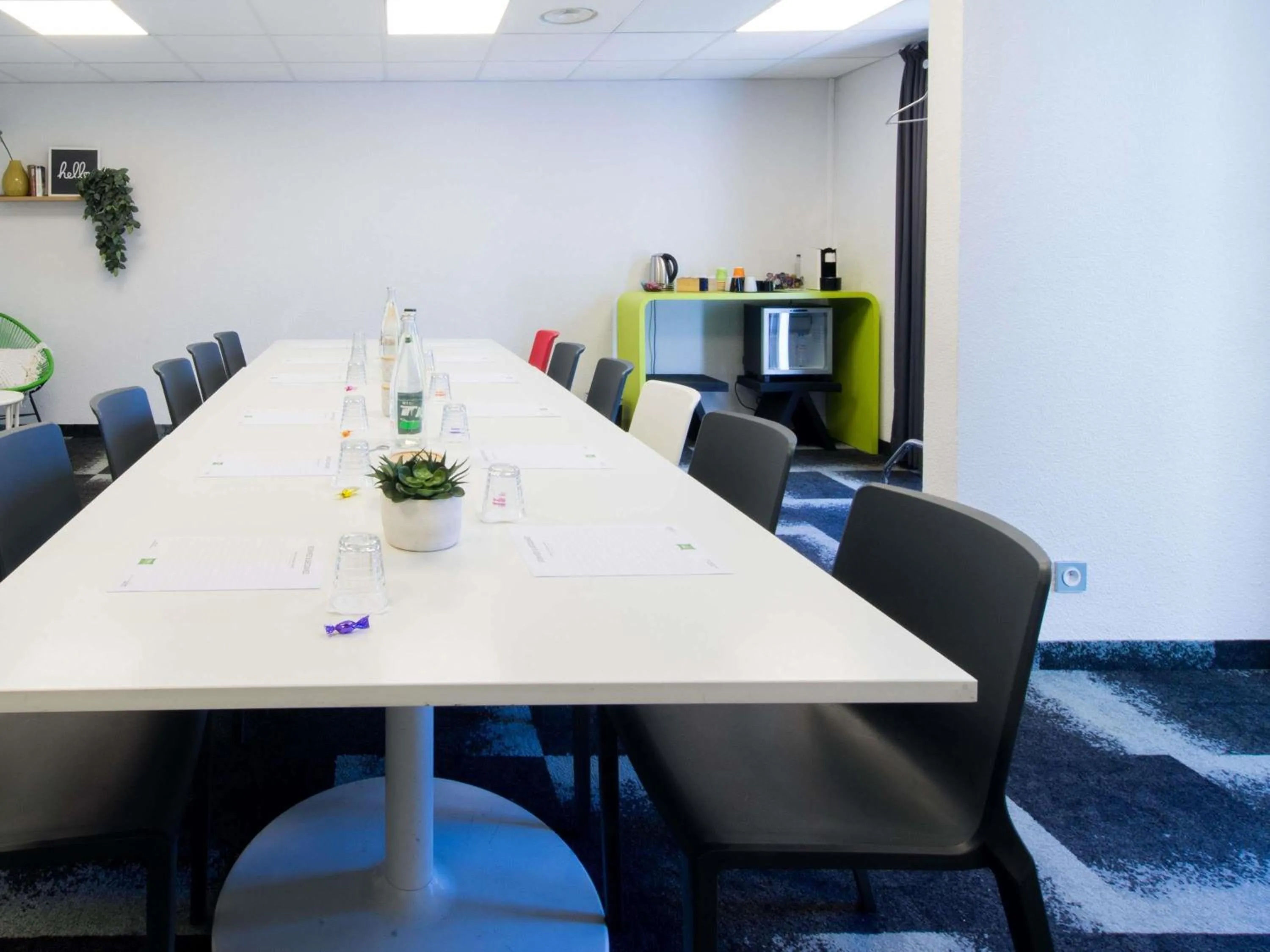 Meeting/conference room in Ibis Styles Toulouse Labège