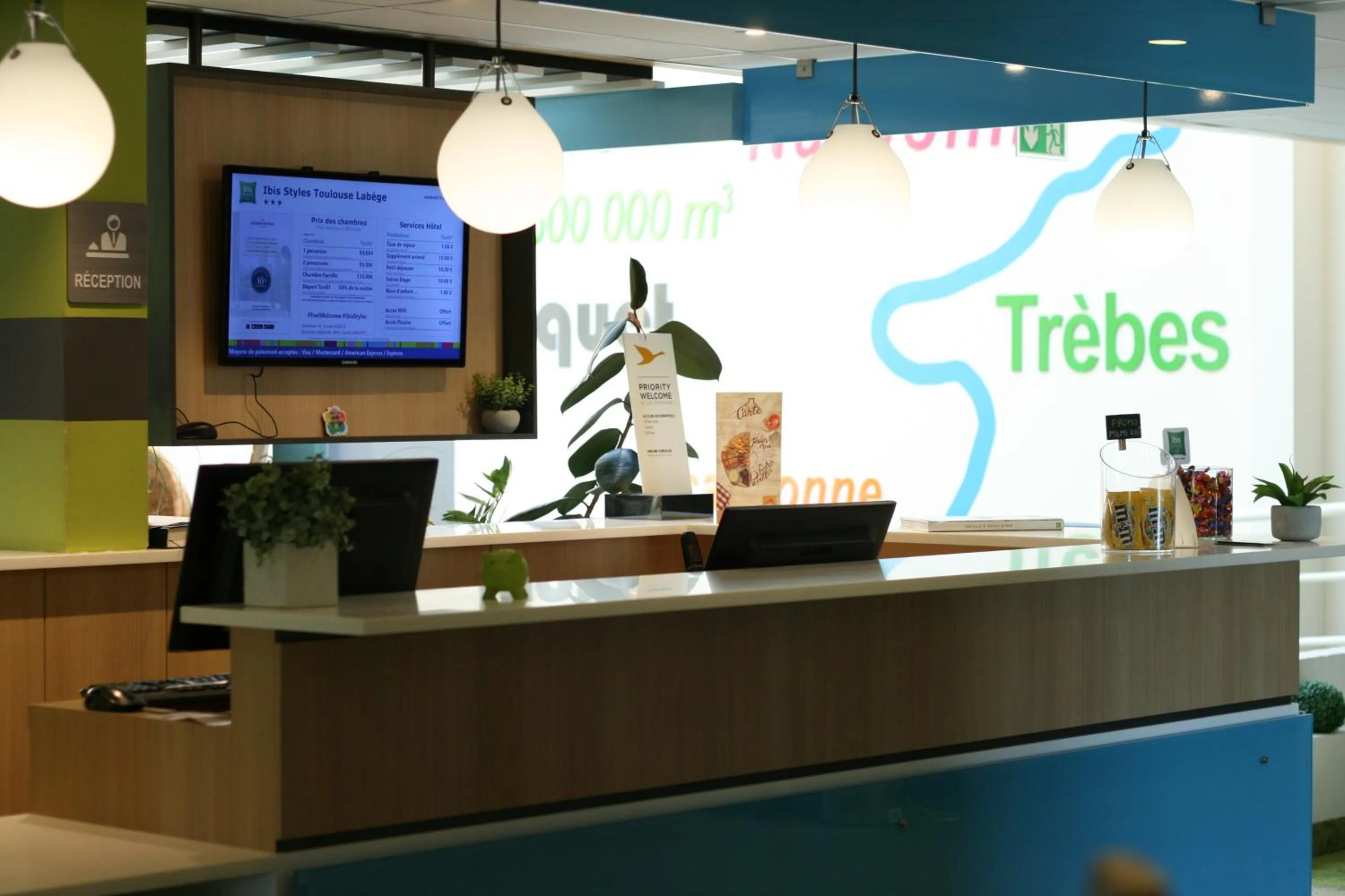 Lobby or reception in Ibis Styles Toulouse Labège