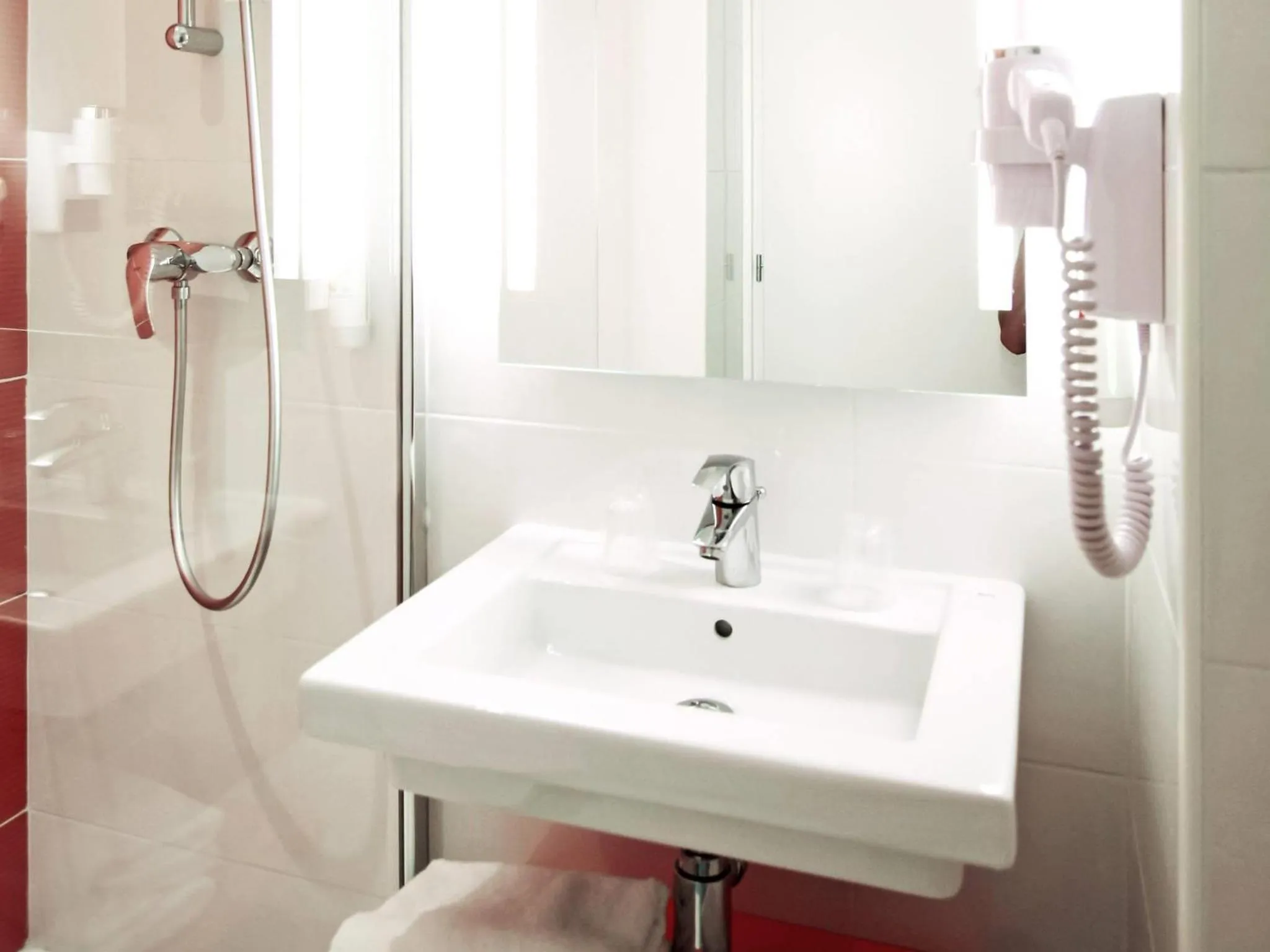 Bedroom in Ibis Styles Toulouse Labège