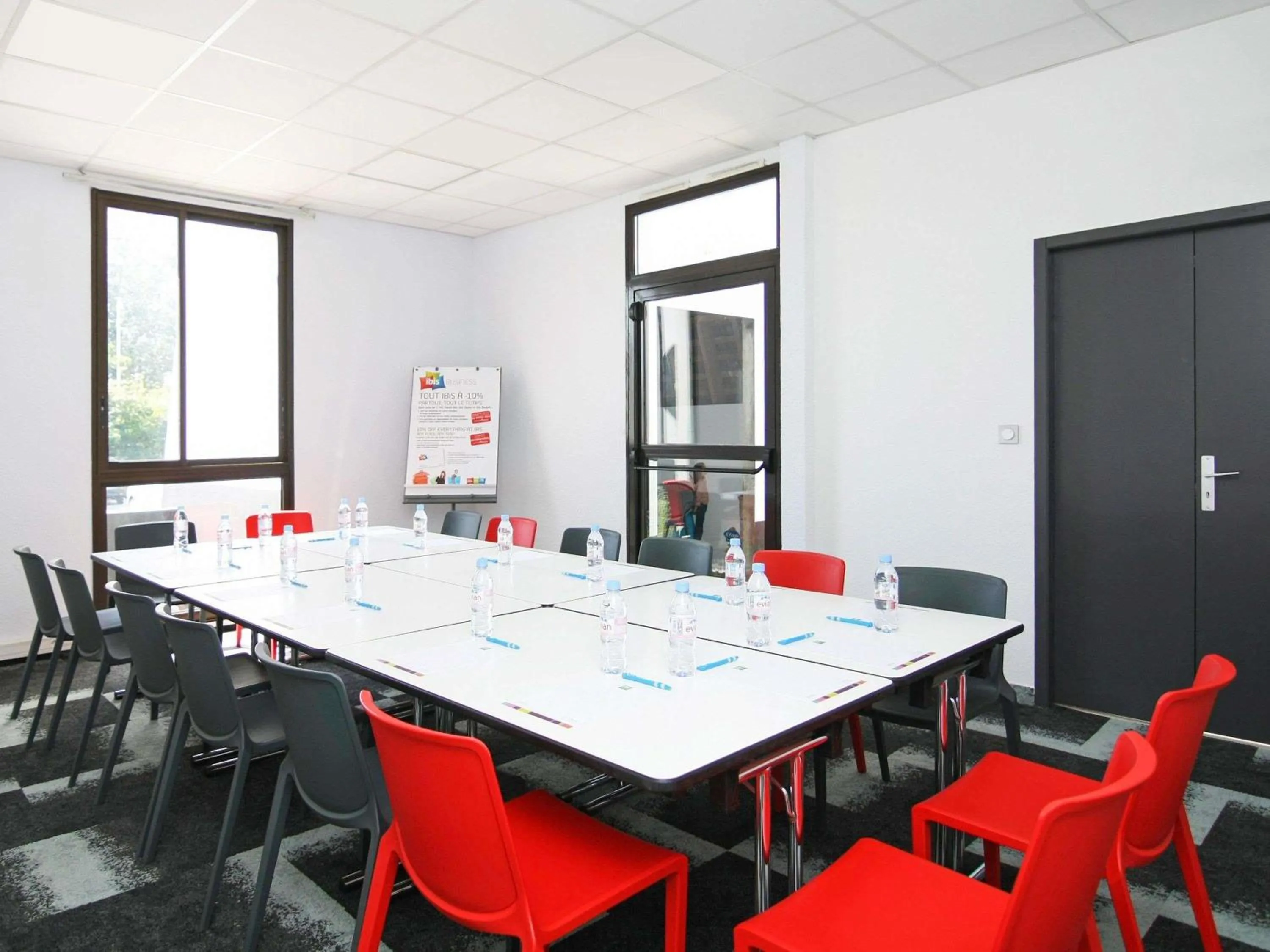 Meeting/conference room in Ibis Styles Toulouse Labège