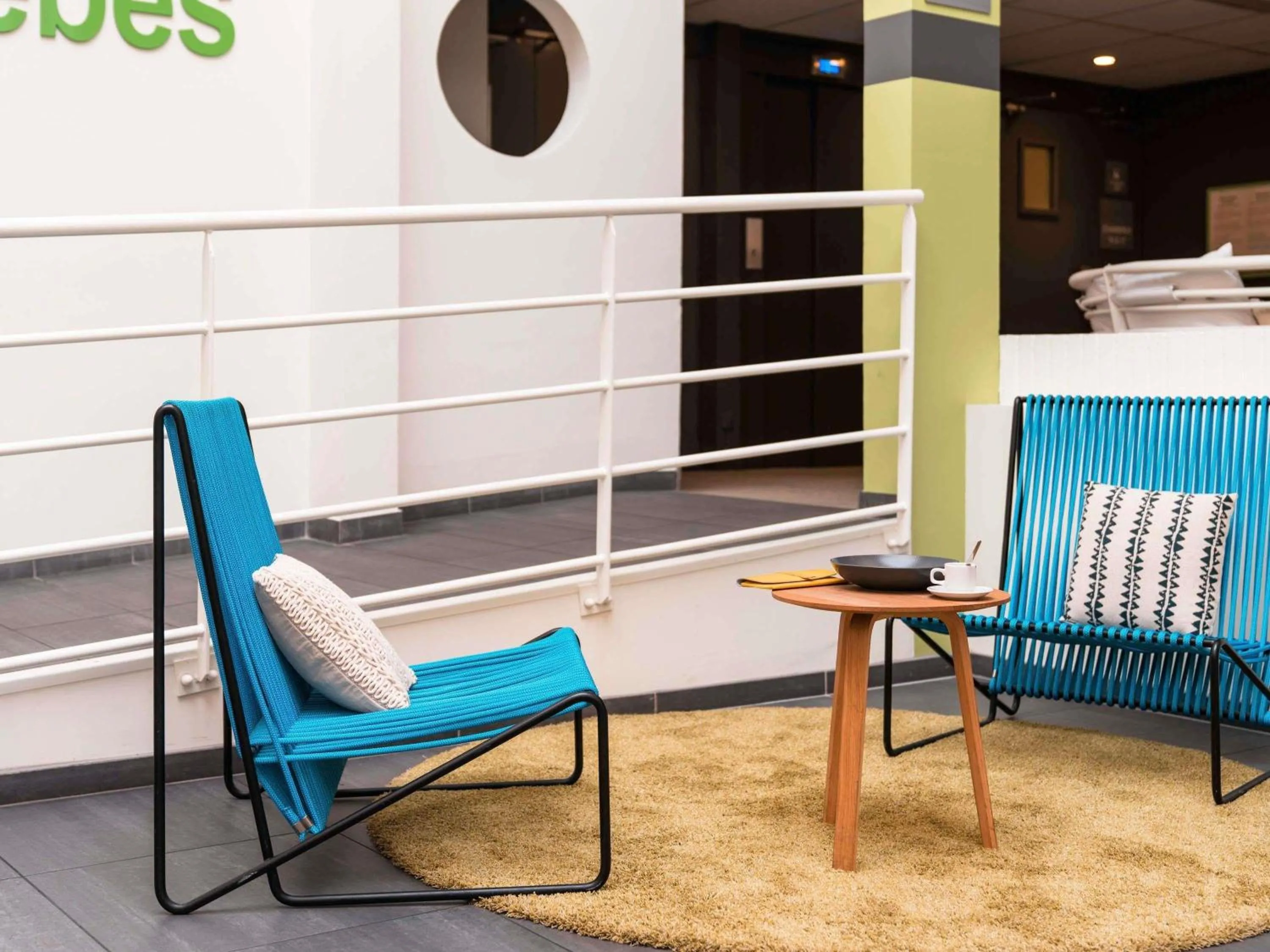 Lounge or bar in Ibis Styles Toulouse Labège