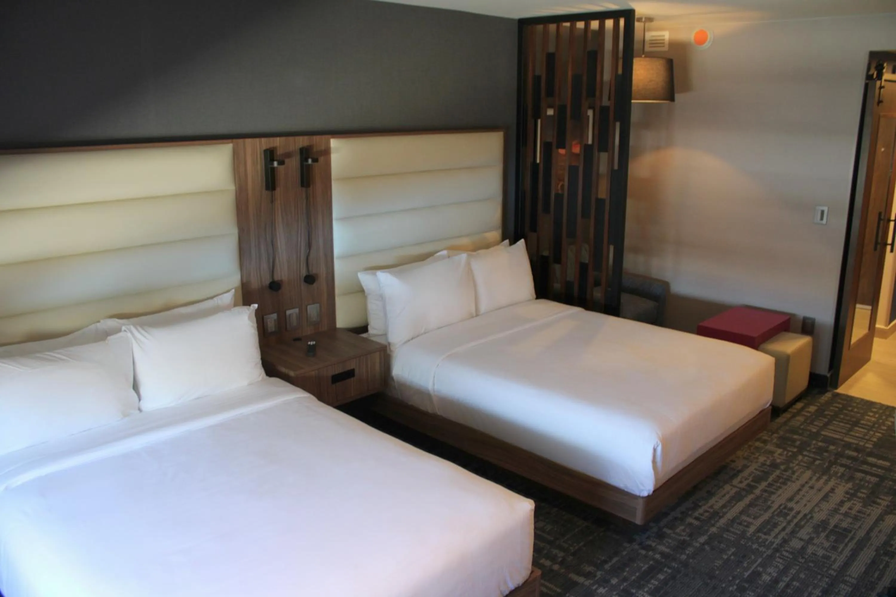 Bedroom, Bed in Homewood Suites By Hilton Saltillo