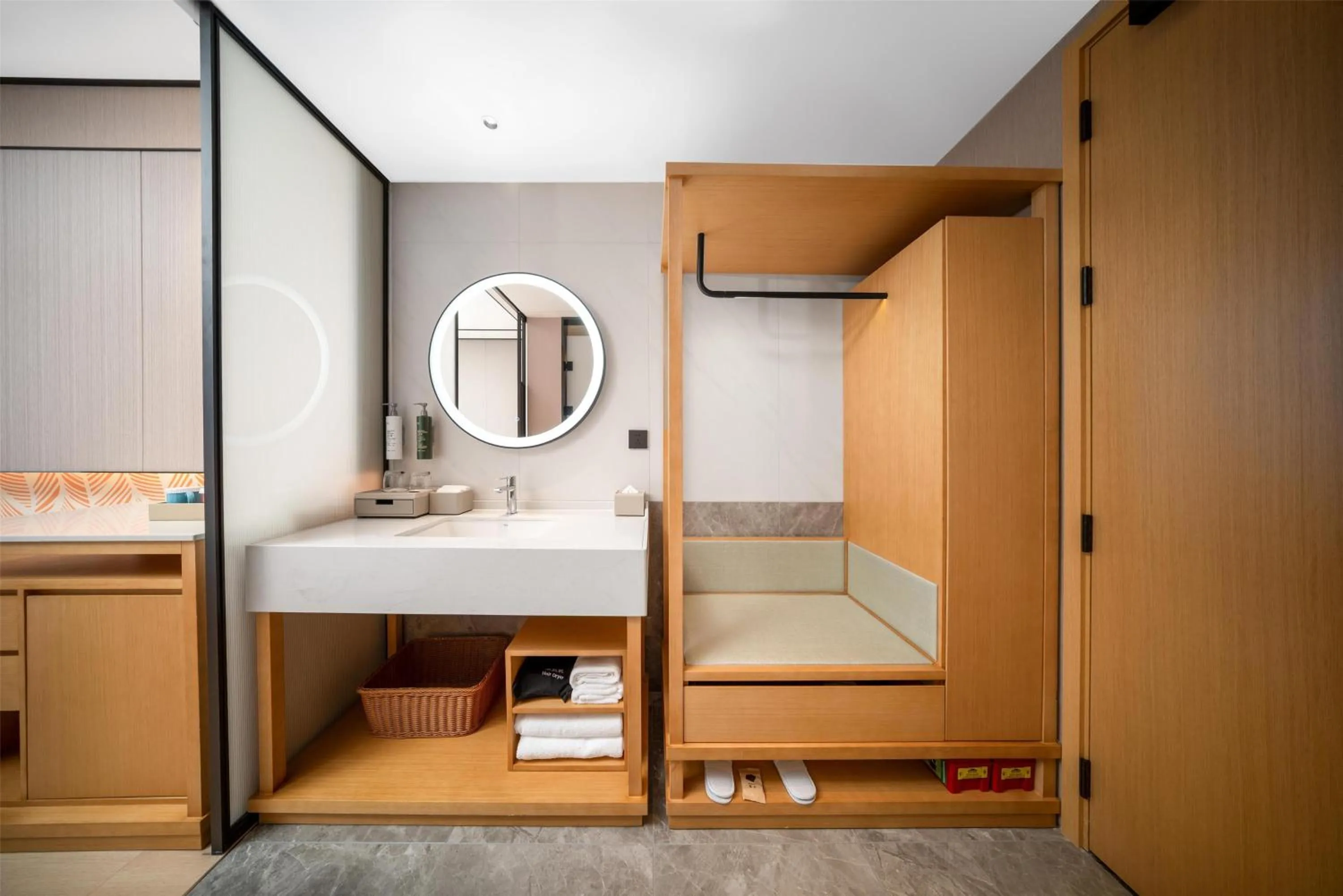 Bathroom, Bed in Hilton Garden Inn Taizhou Xinghua