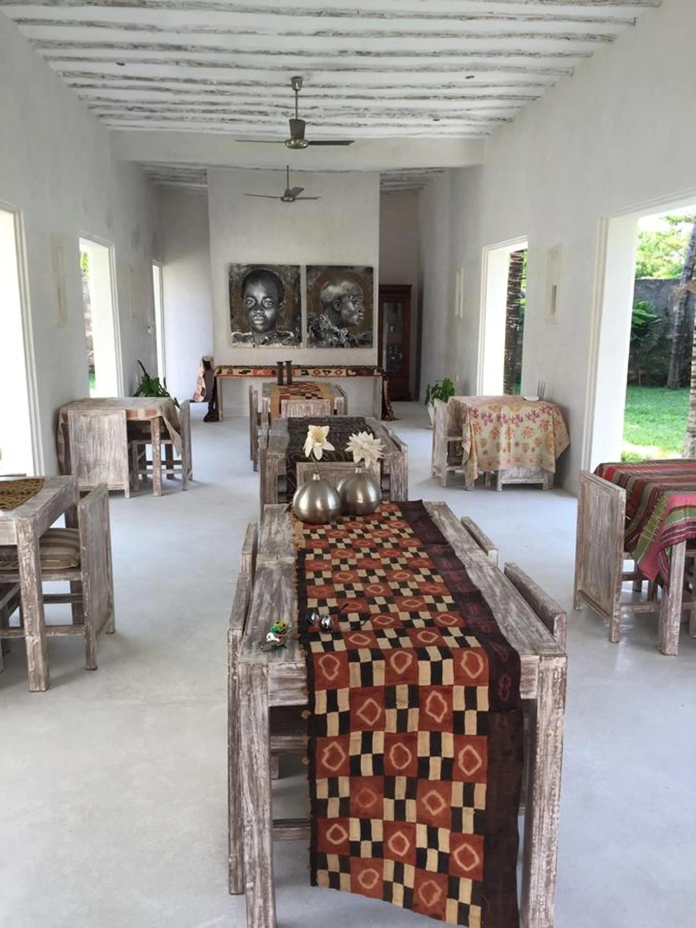 Restaurant/places to eat in The Villa Luxury Suites Hotel