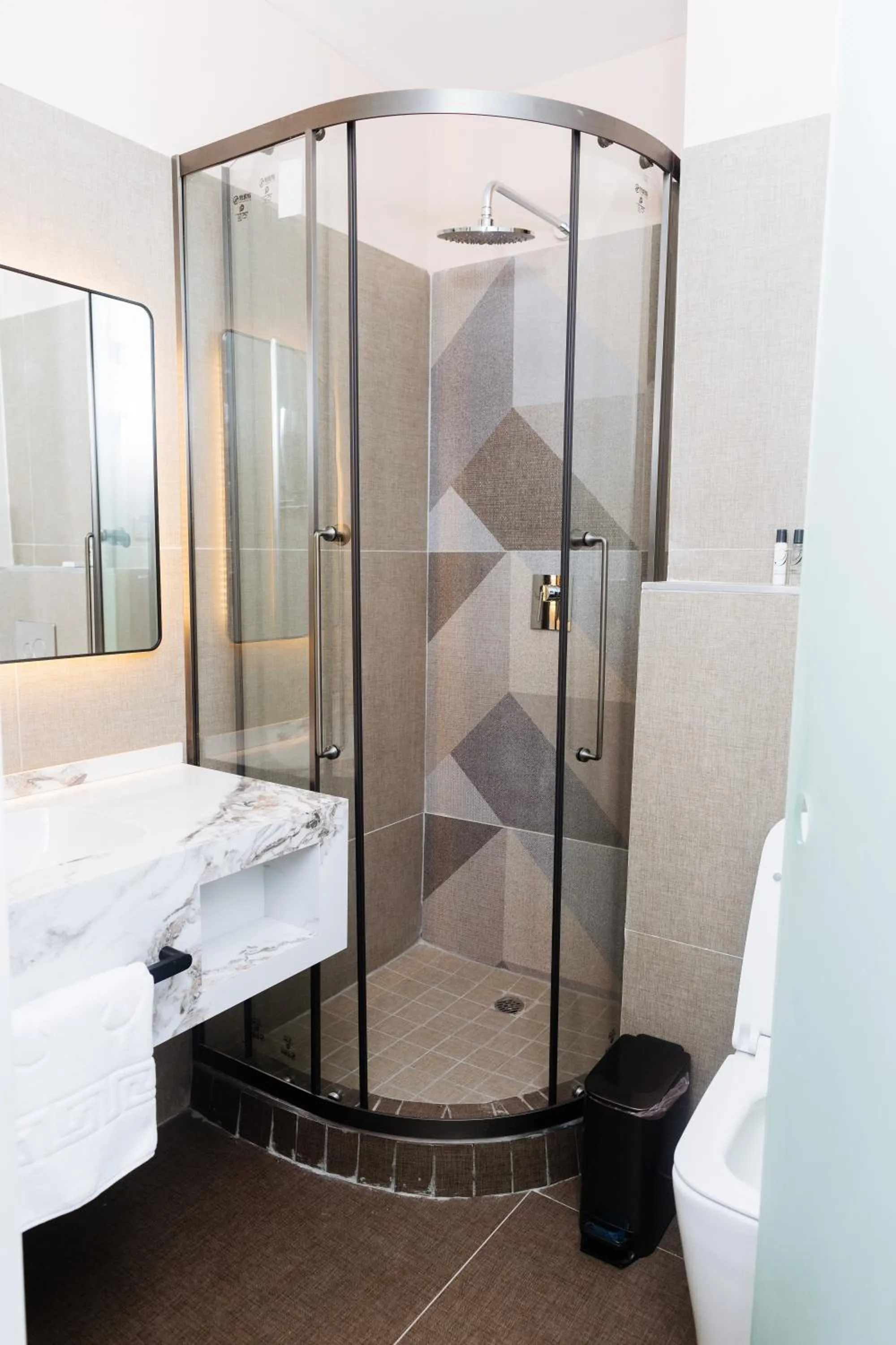 Shower in 38 on Boulders Hotel