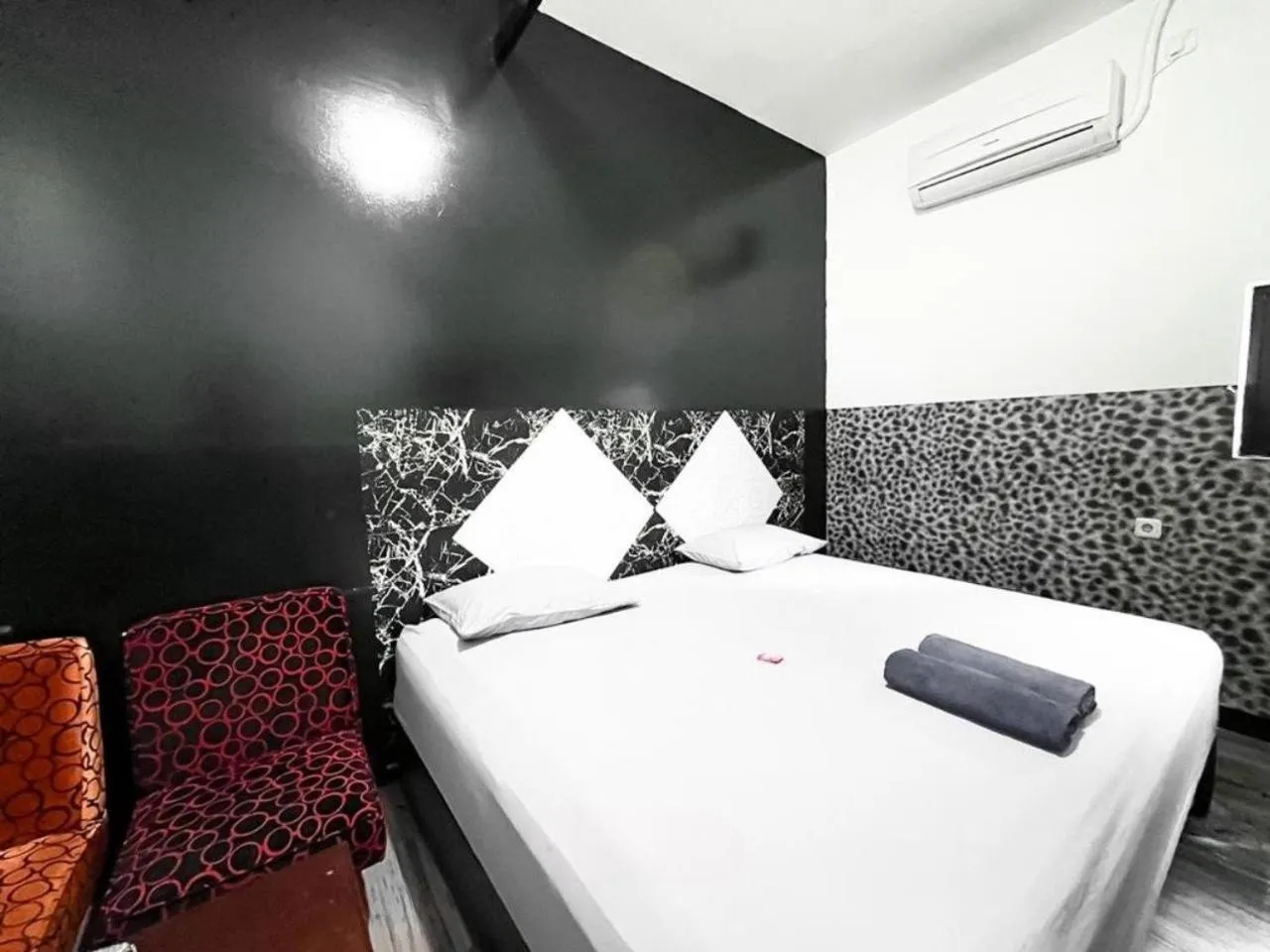 Bed in Modom Residence