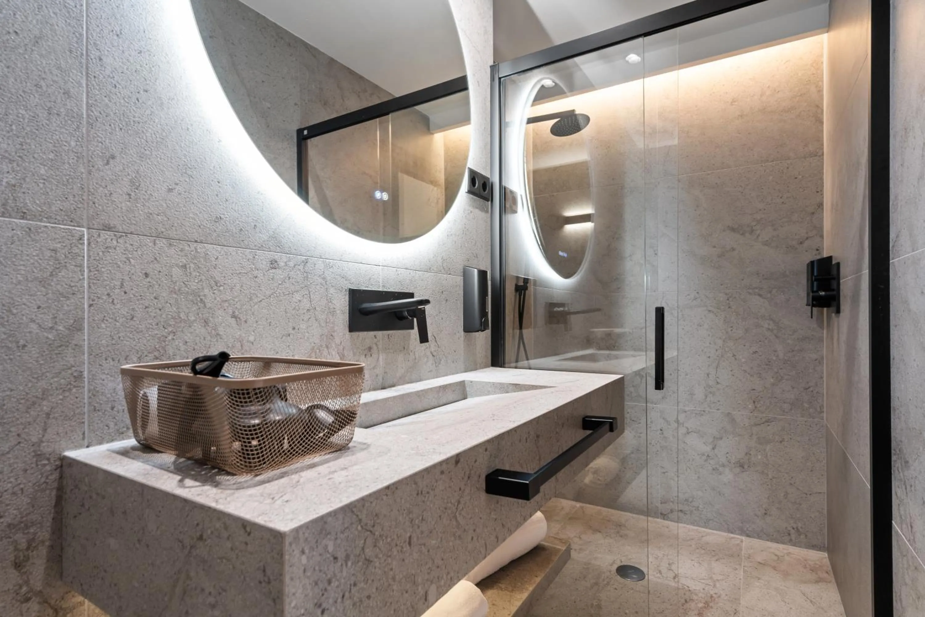 Shower in Pacifico Suites near Retiro