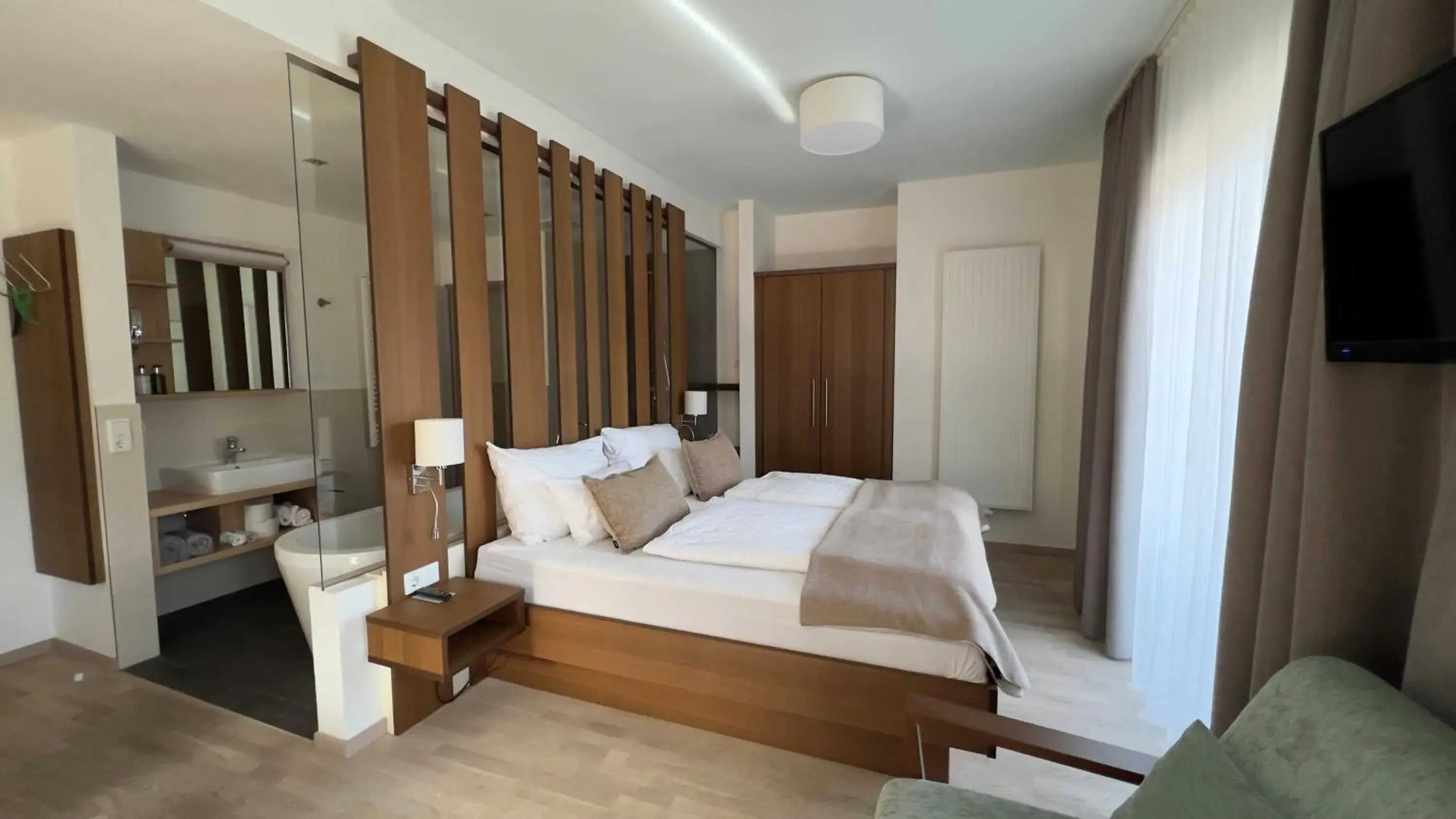 Deluxe Apartment with Lake View (3 Adults) in Apartmenthotel 's Mitterndorf Deluxe Apartment with Lake View (3 Adults) in Apartmenthotel 's Mitterndorf