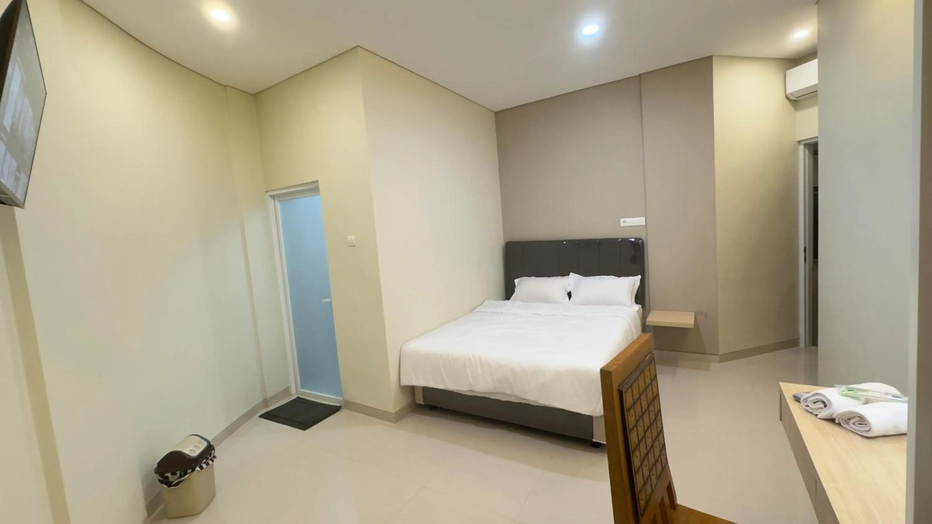 TV and multimedia, Bed in Nganjuk Family Guest House