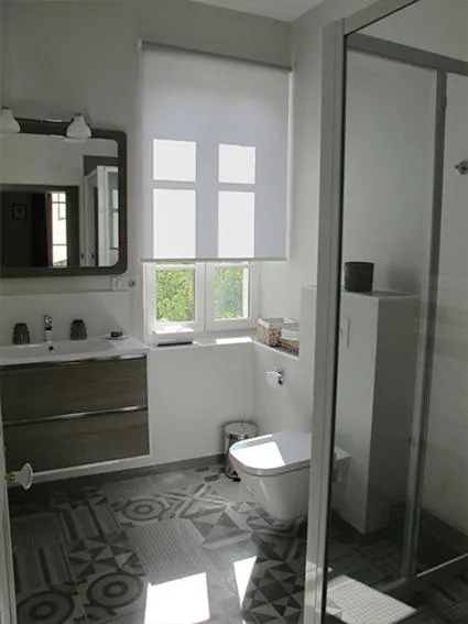 Shower in La Cour Des Sens