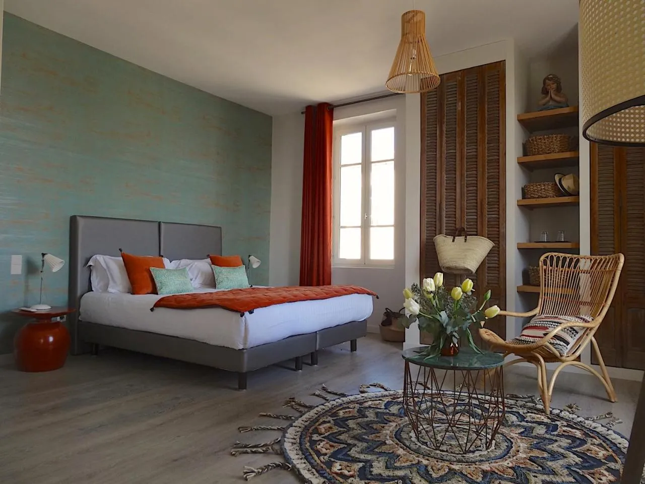 Photo of the whole room, Bed in La Cour Des Sens