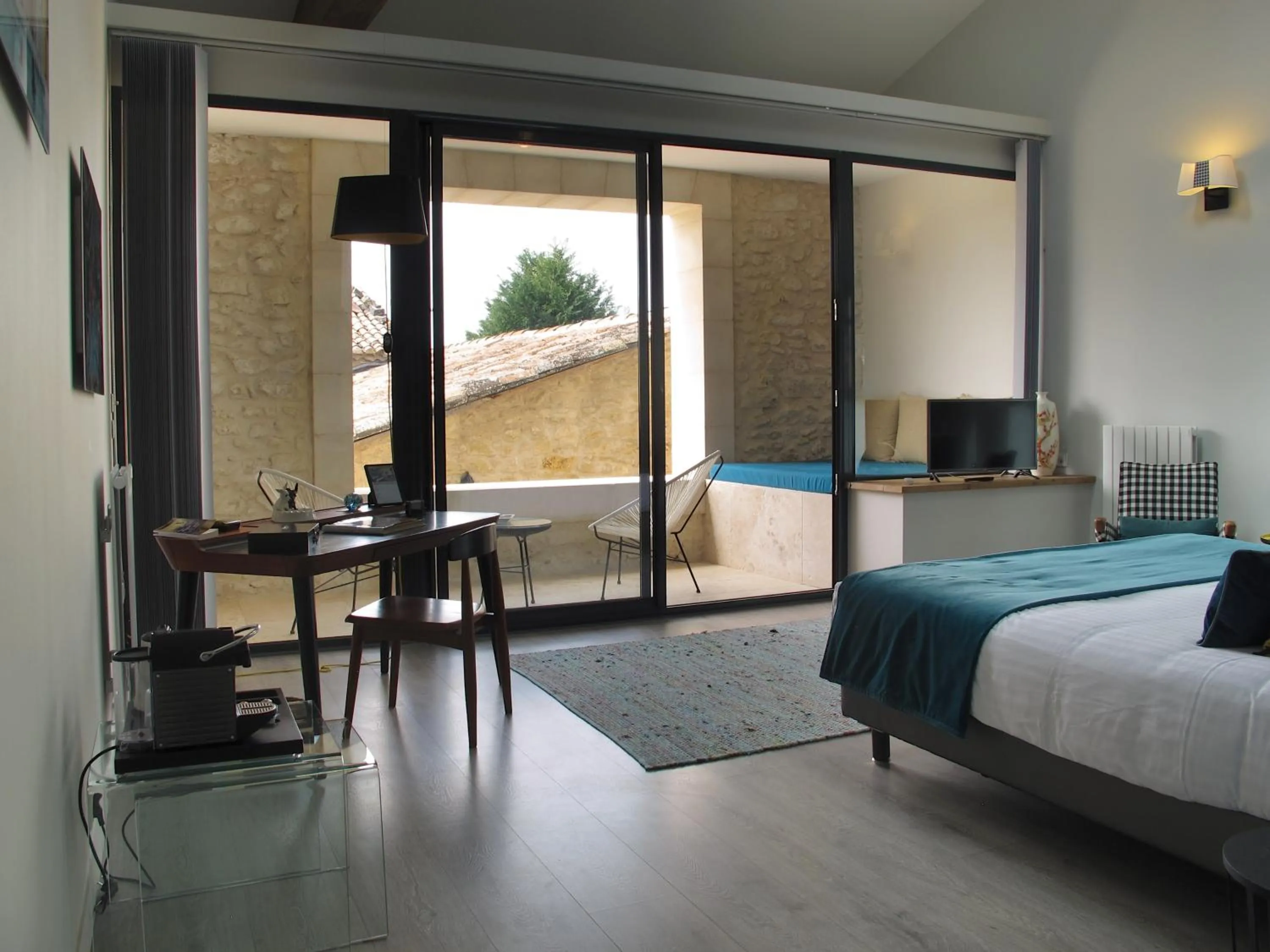 Balcony/Terrace, Bed in La Cour Des Sens