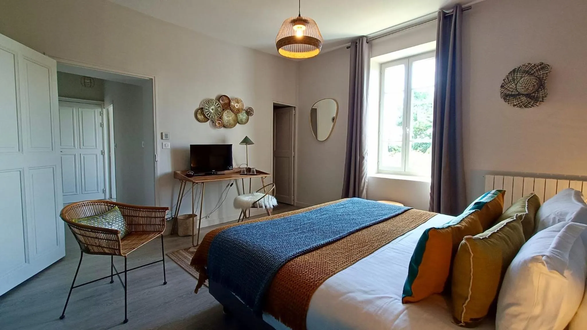 Bed in La Cour Des Sens