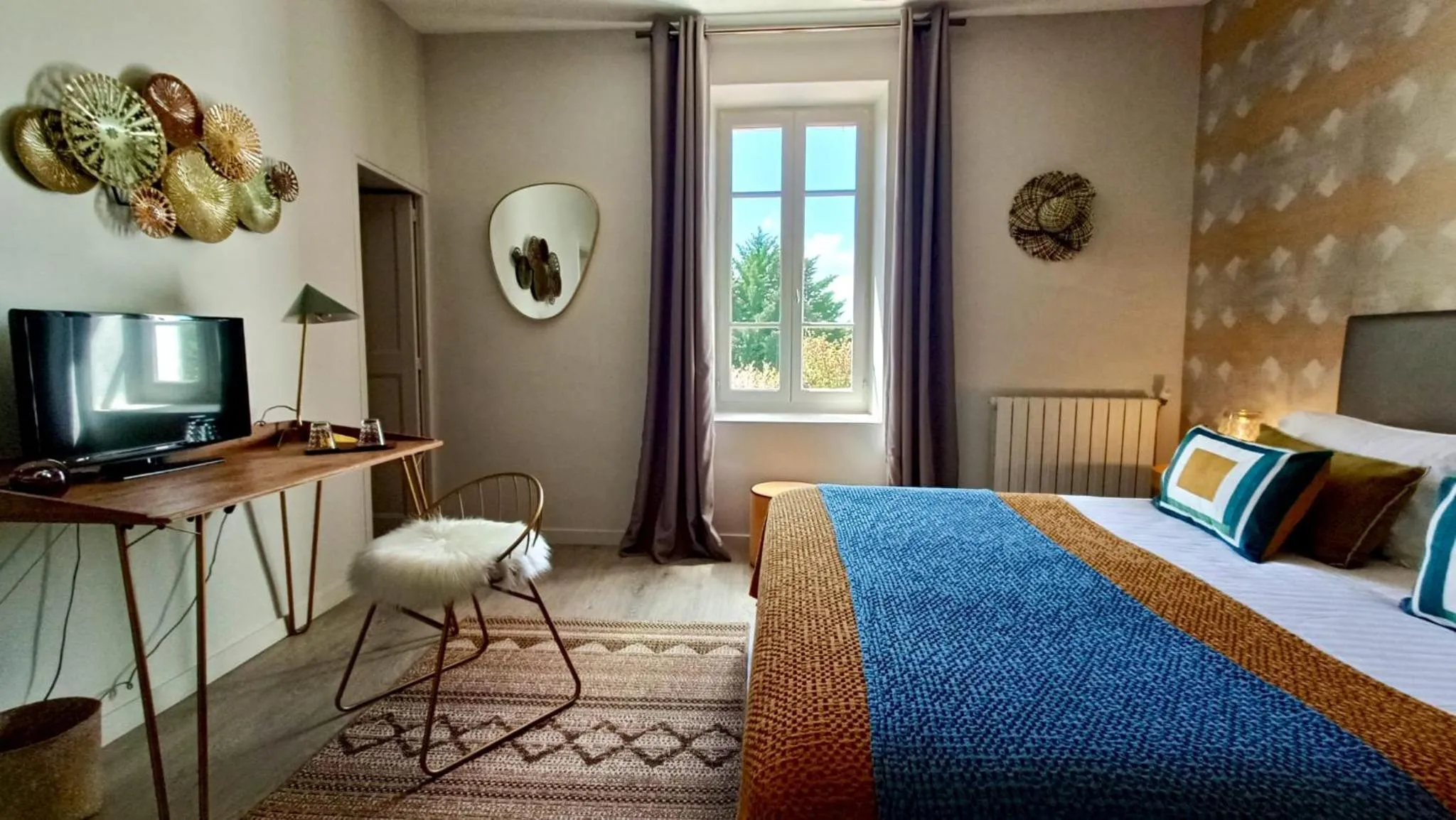 Bed in La Cour Des Sens