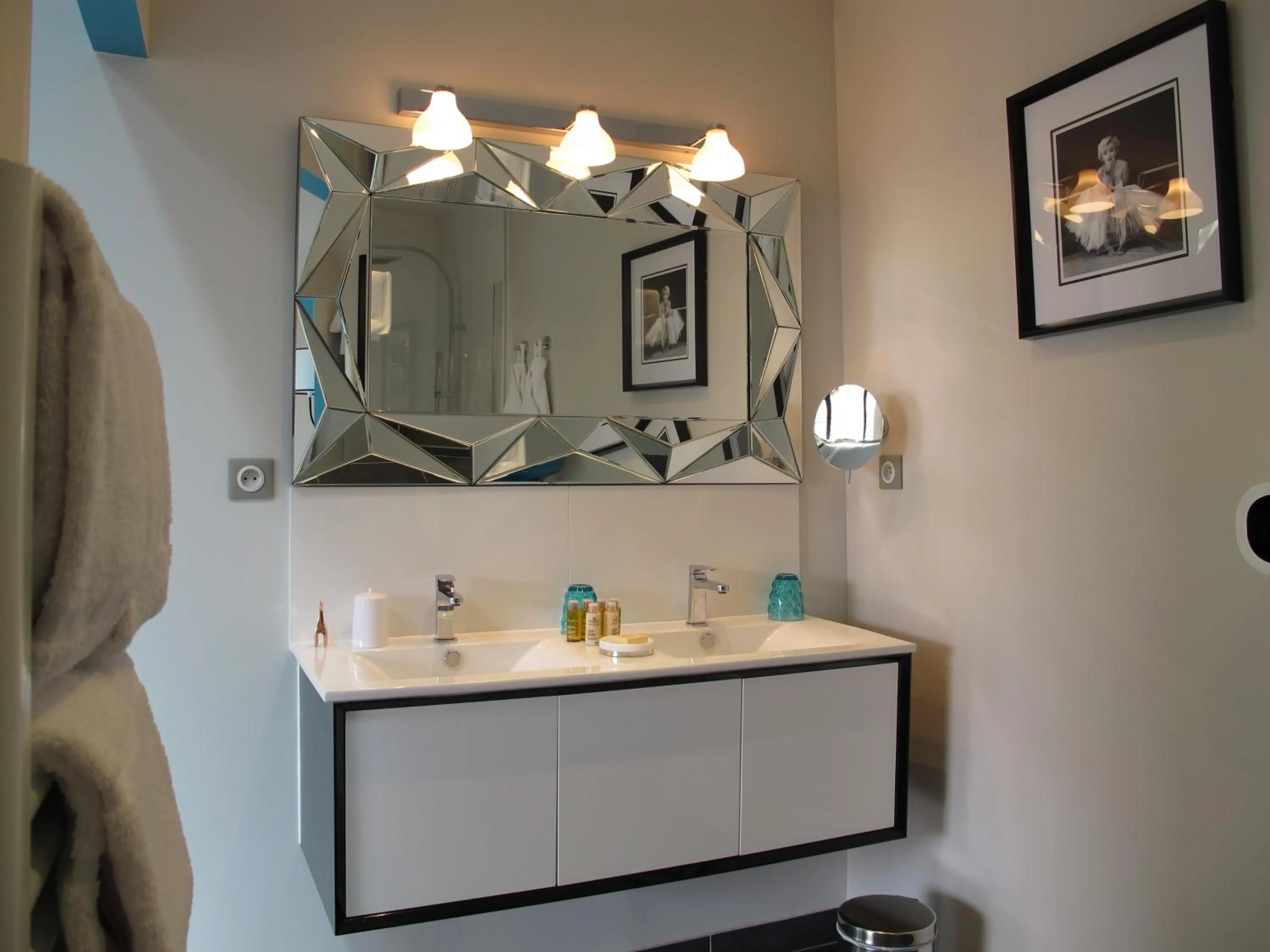 Bathroom in La Cour Des Sens