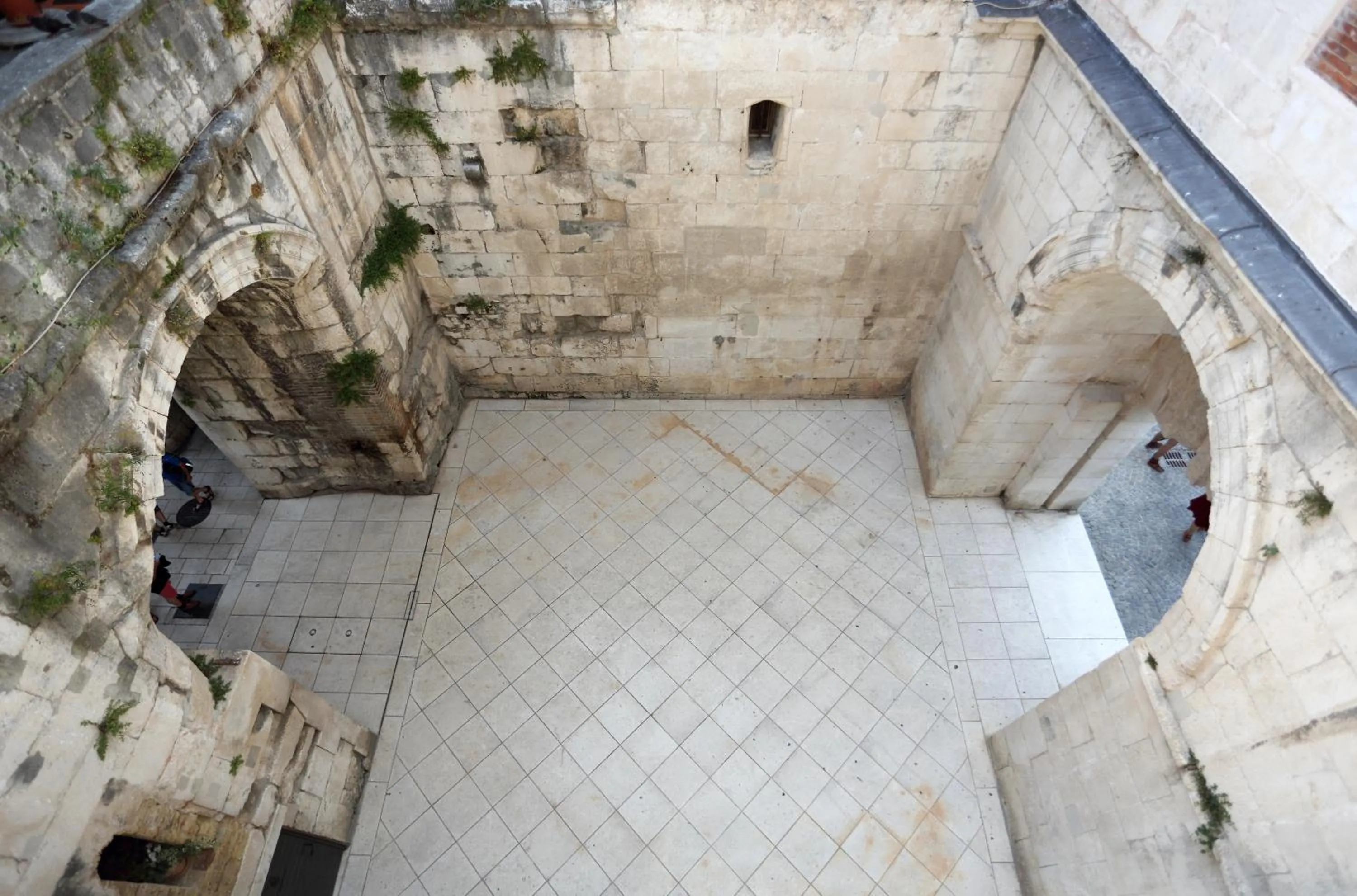 Property building in Golden Gate Dream Rooms