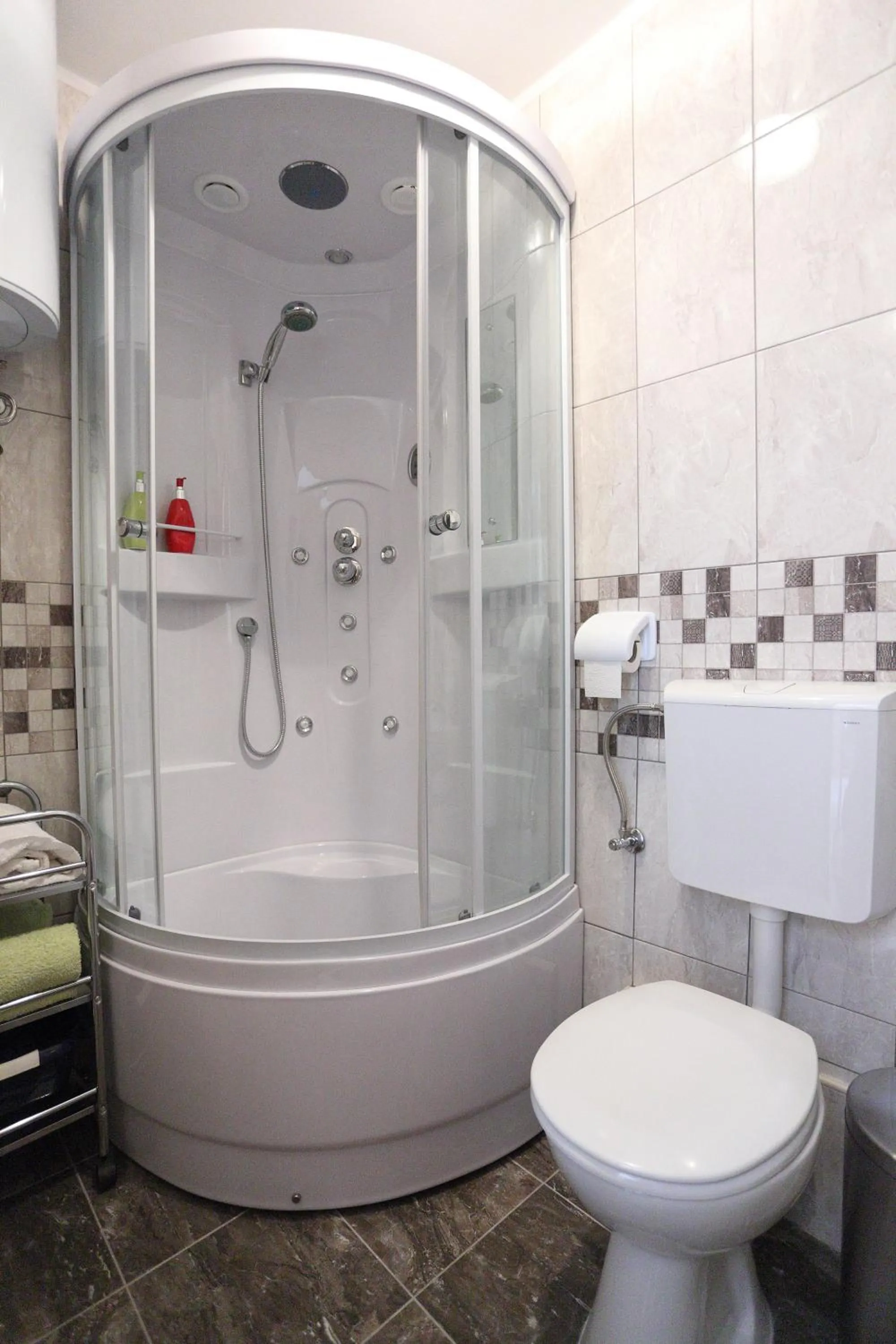 Shower in Golden Gate Dream Rooms