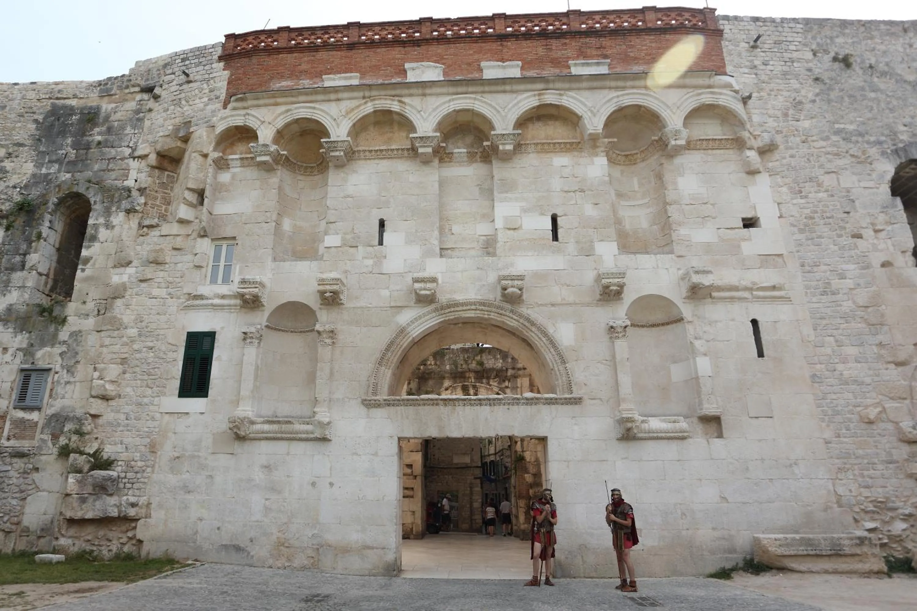 Property building in Golden Gate Dream Rooms