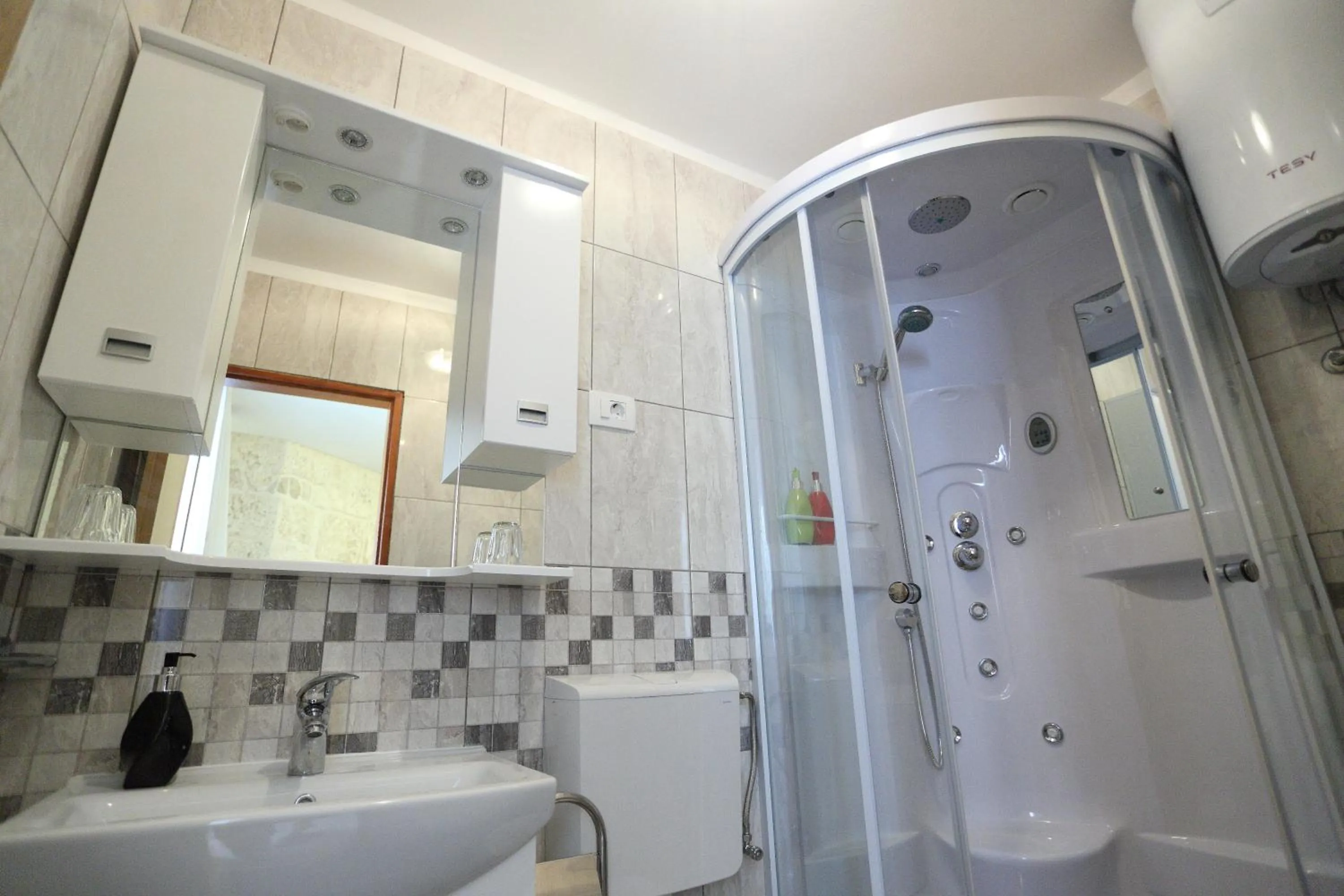 Shower in Golden Gate Dream Rooms