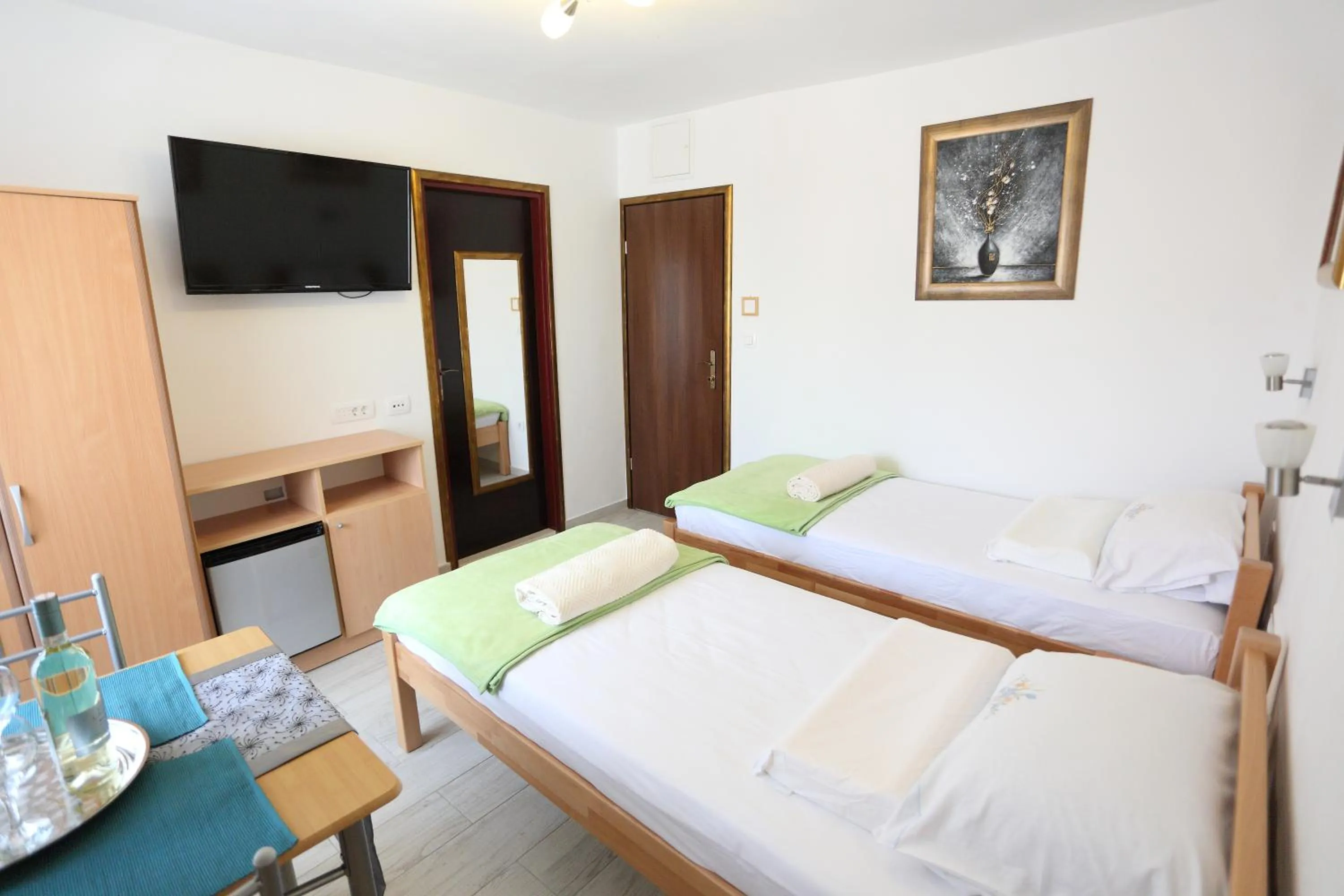 Bed in Golden Gate Dream Rooms