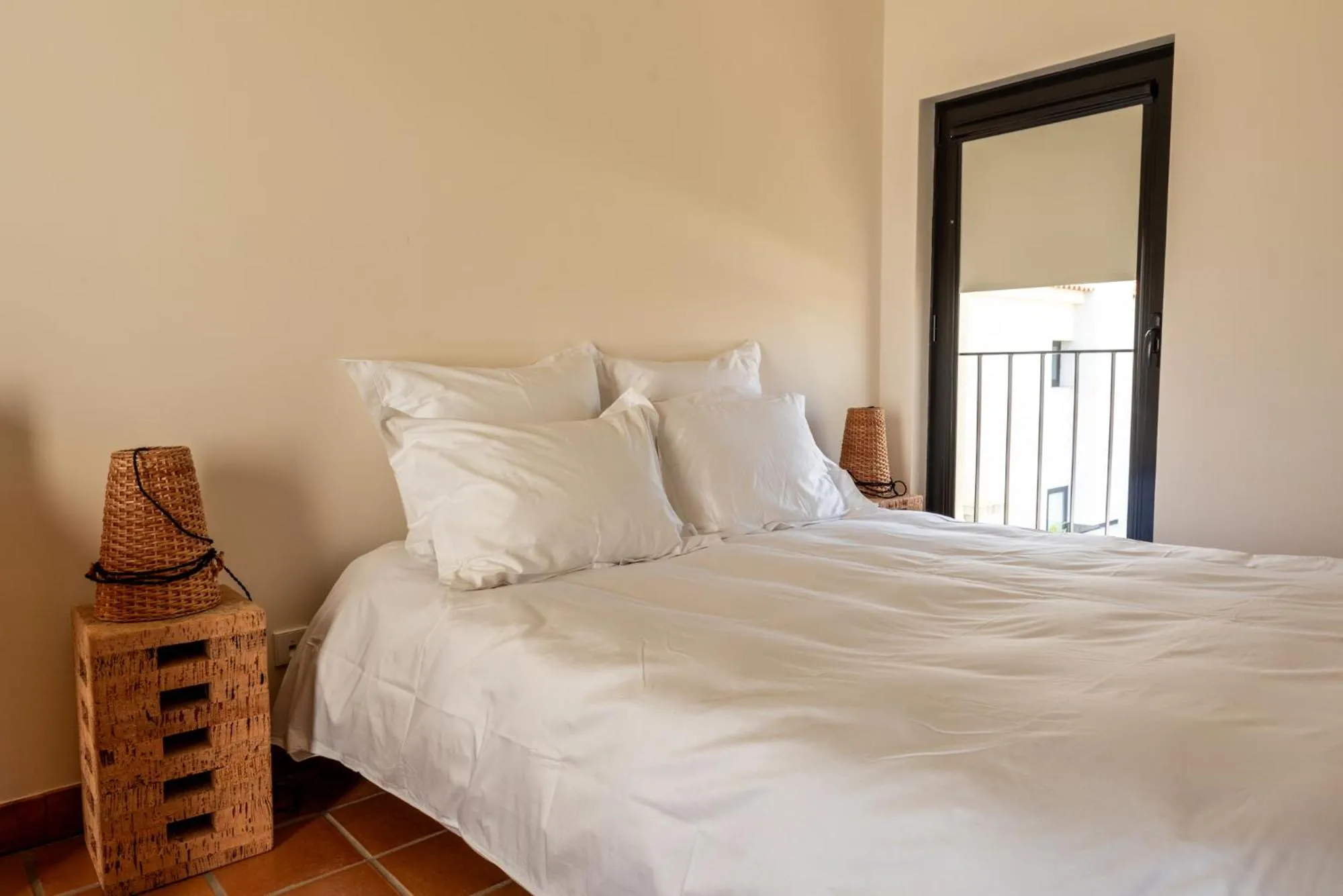 Bedroom, Bed in Calipo