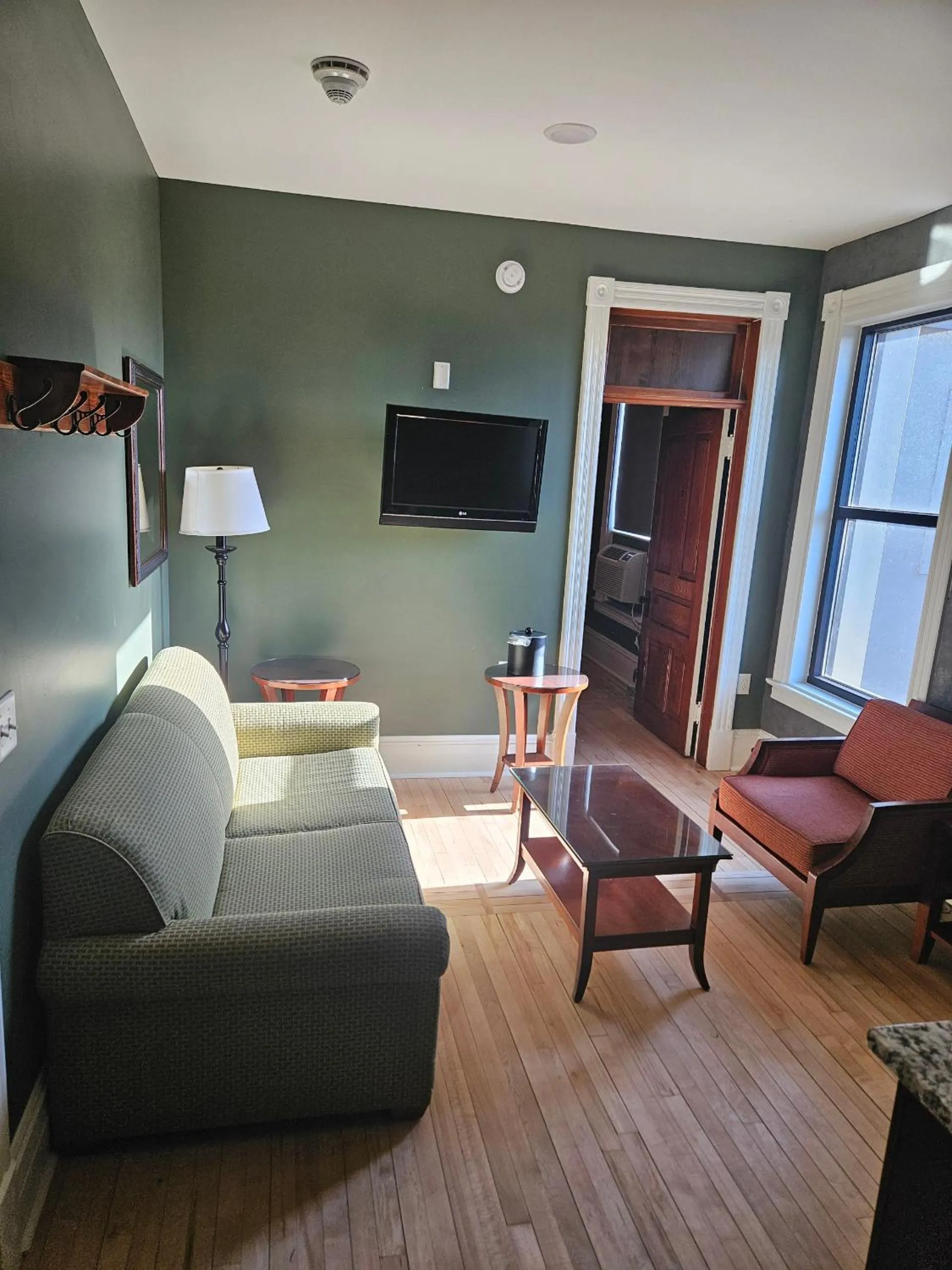 Bed in Albany Merchants Hotel