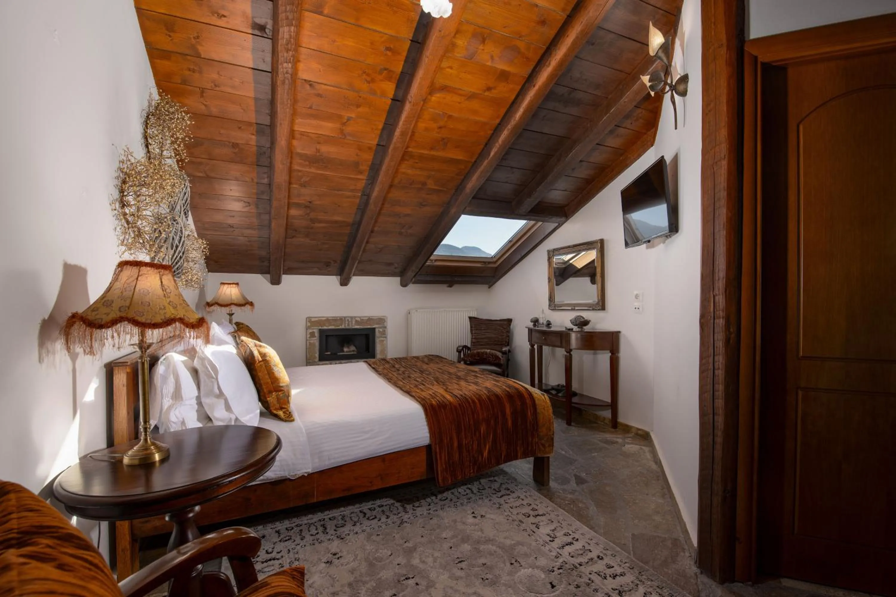 Bed in Archontiko Fiamegou Hotel&Spa