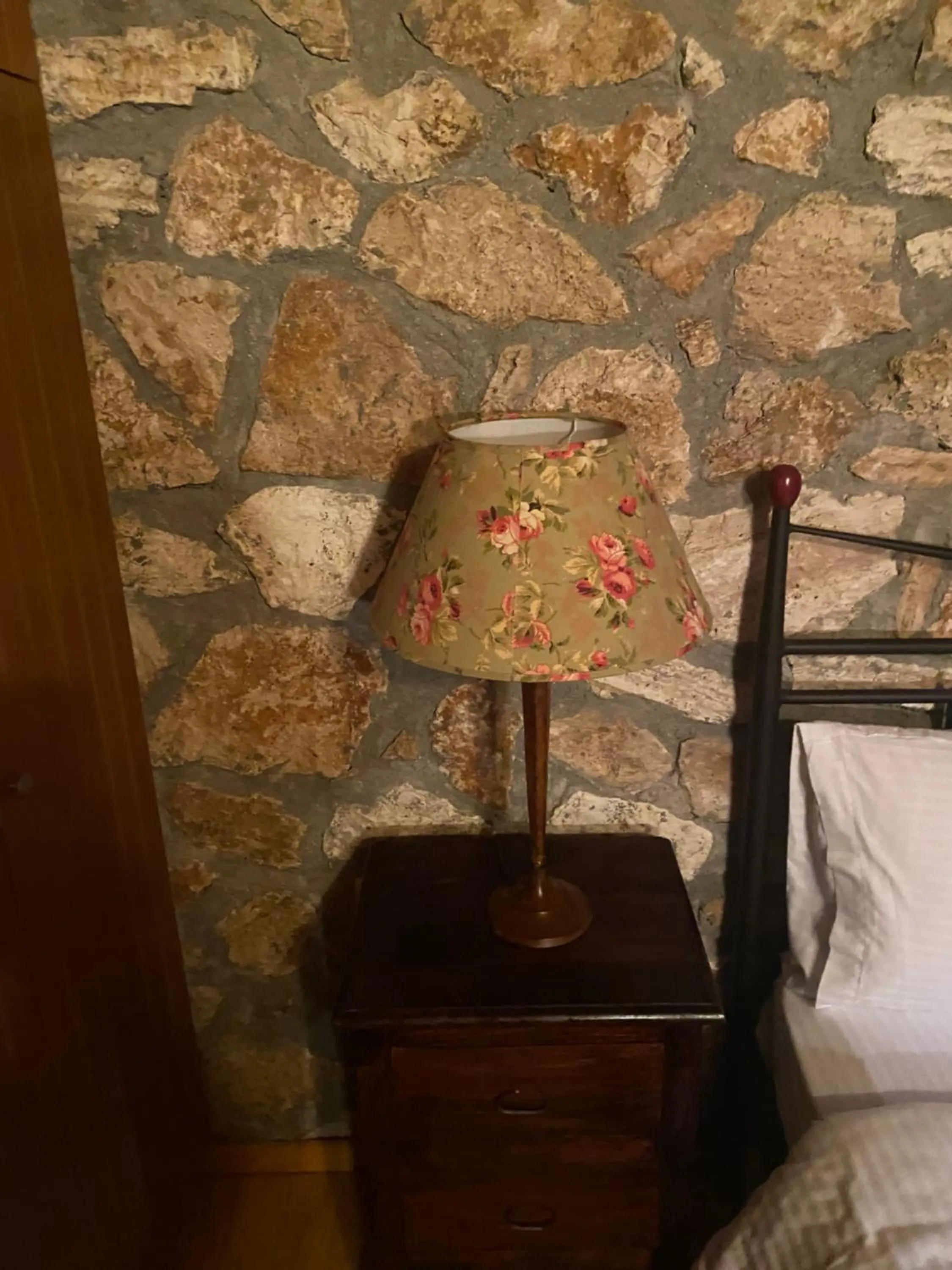 Bed in Archontiko Fiamegou Hotel&Spa