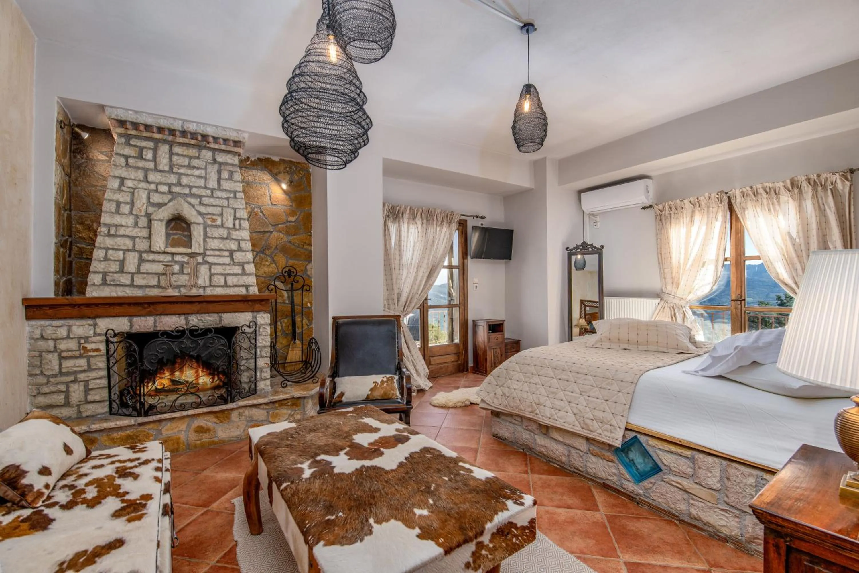 Bed in Archontiko Fiamegou Hotel&Spa