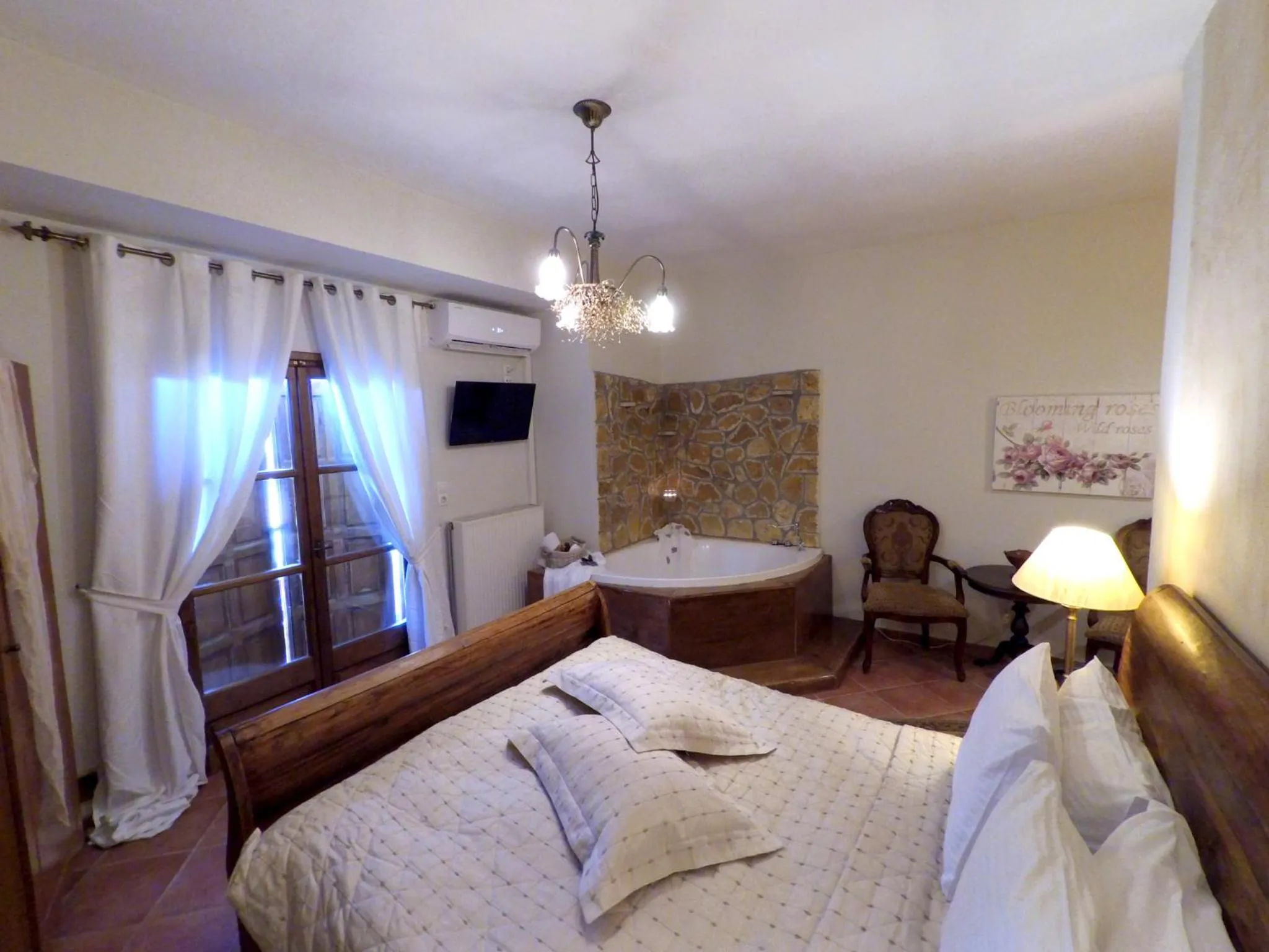 Bed in Archontiko Fiamegou Hotel&Spa