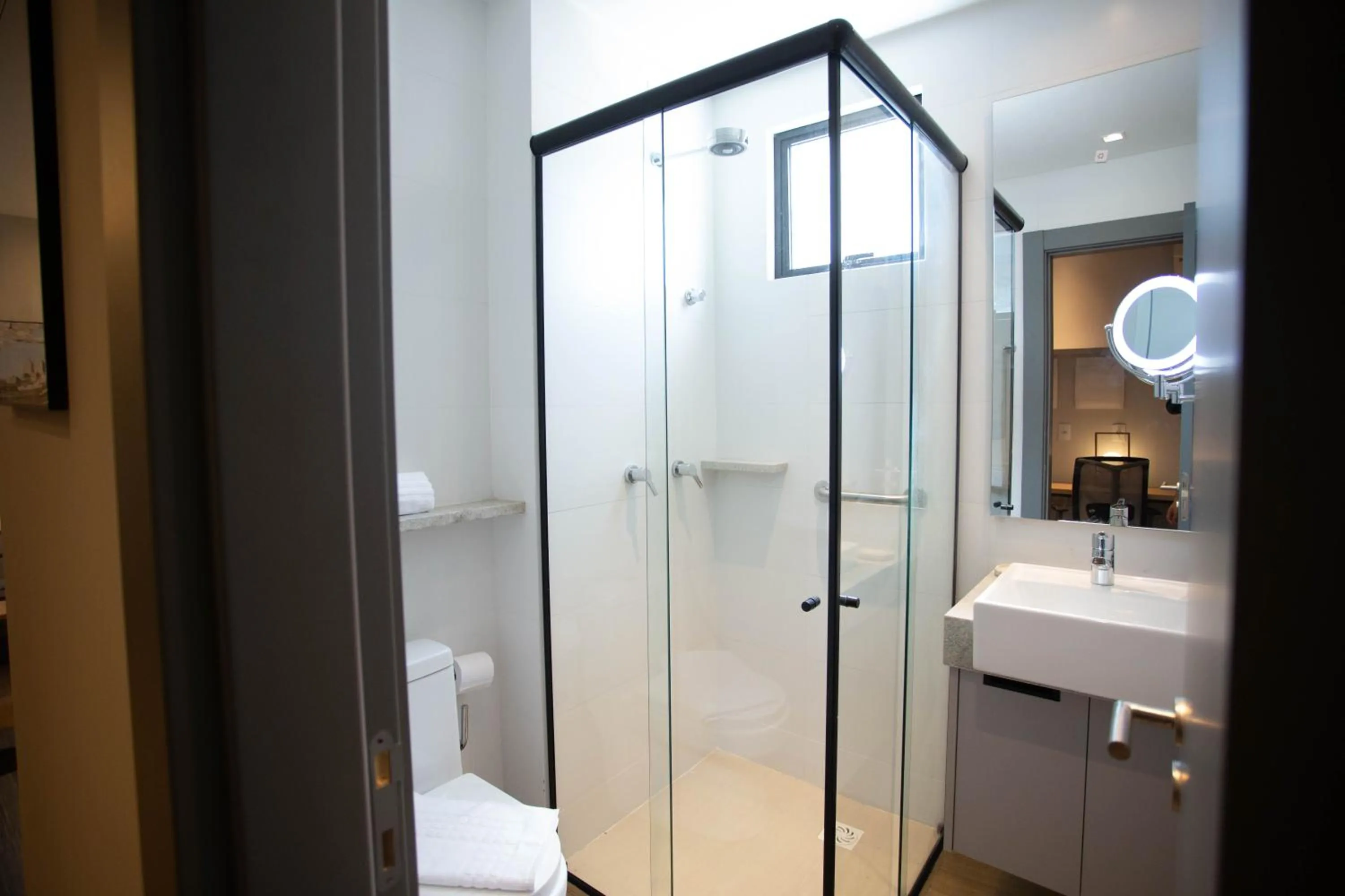 Shower in Nobile Grand Itapema